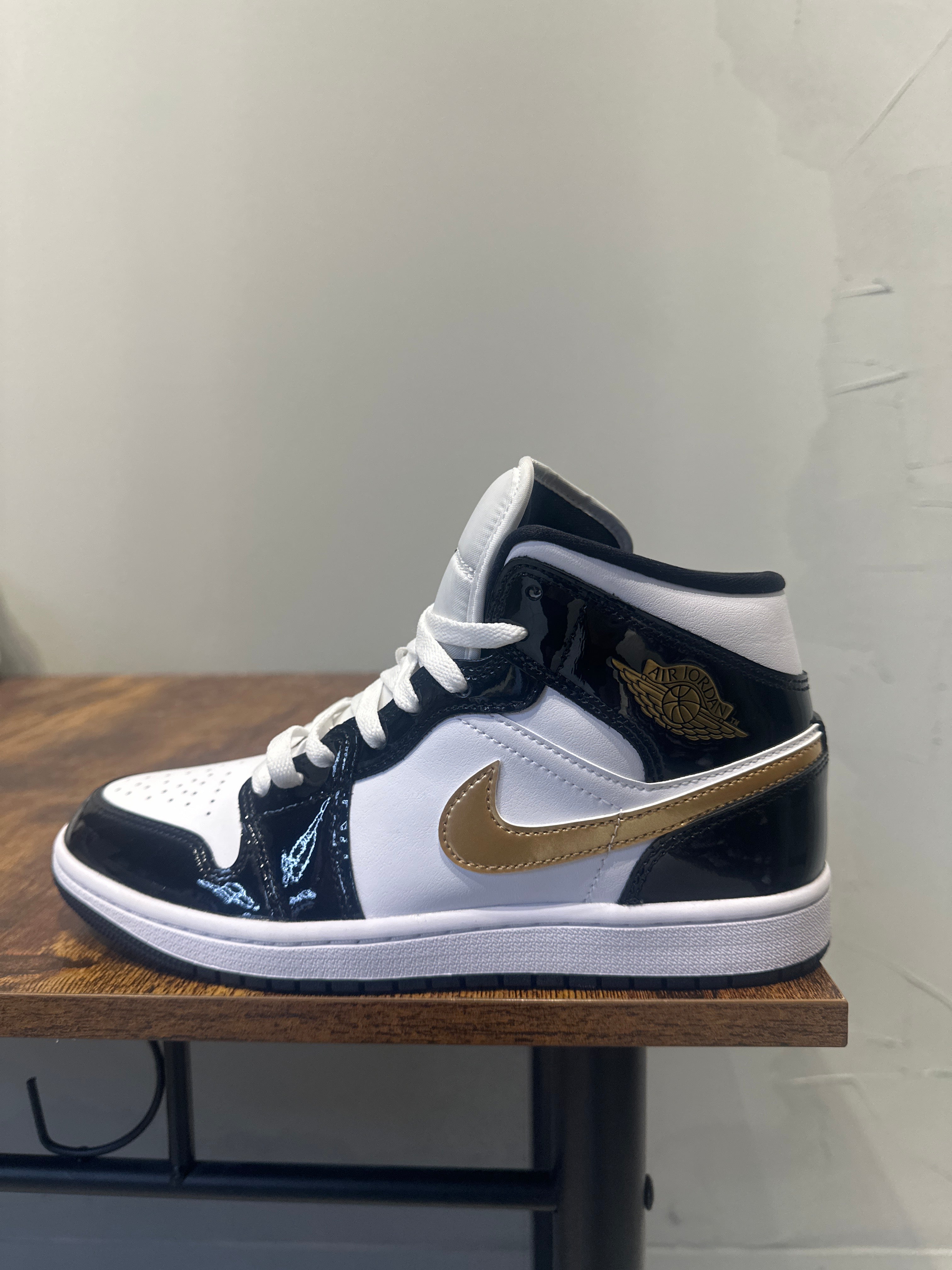 Air Jordan 1 Mid "Patent Black White Gold' (Pre-Owned)