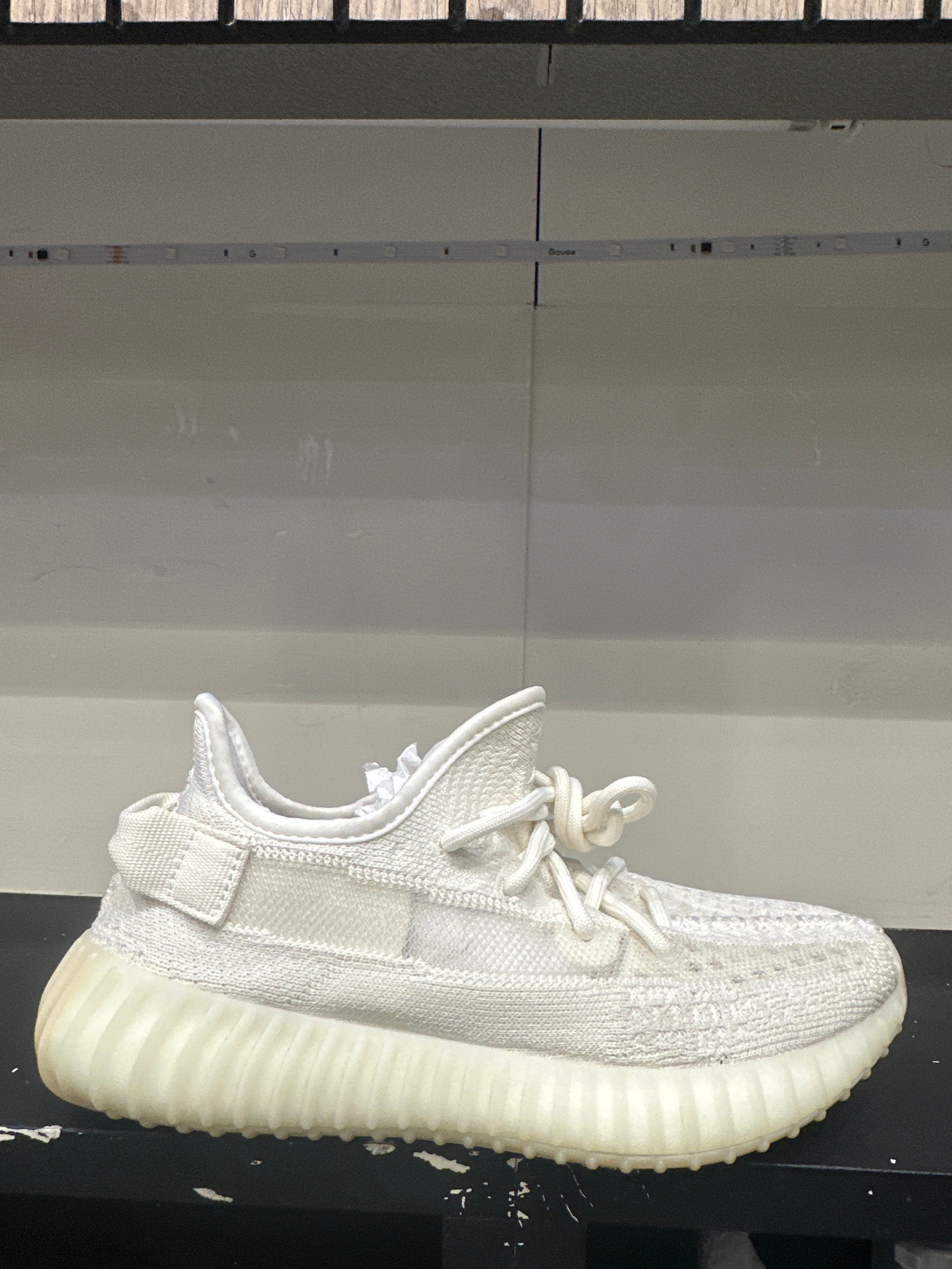 Adidas Yeezy 350 V2 "Bone"(Pre-Owned)