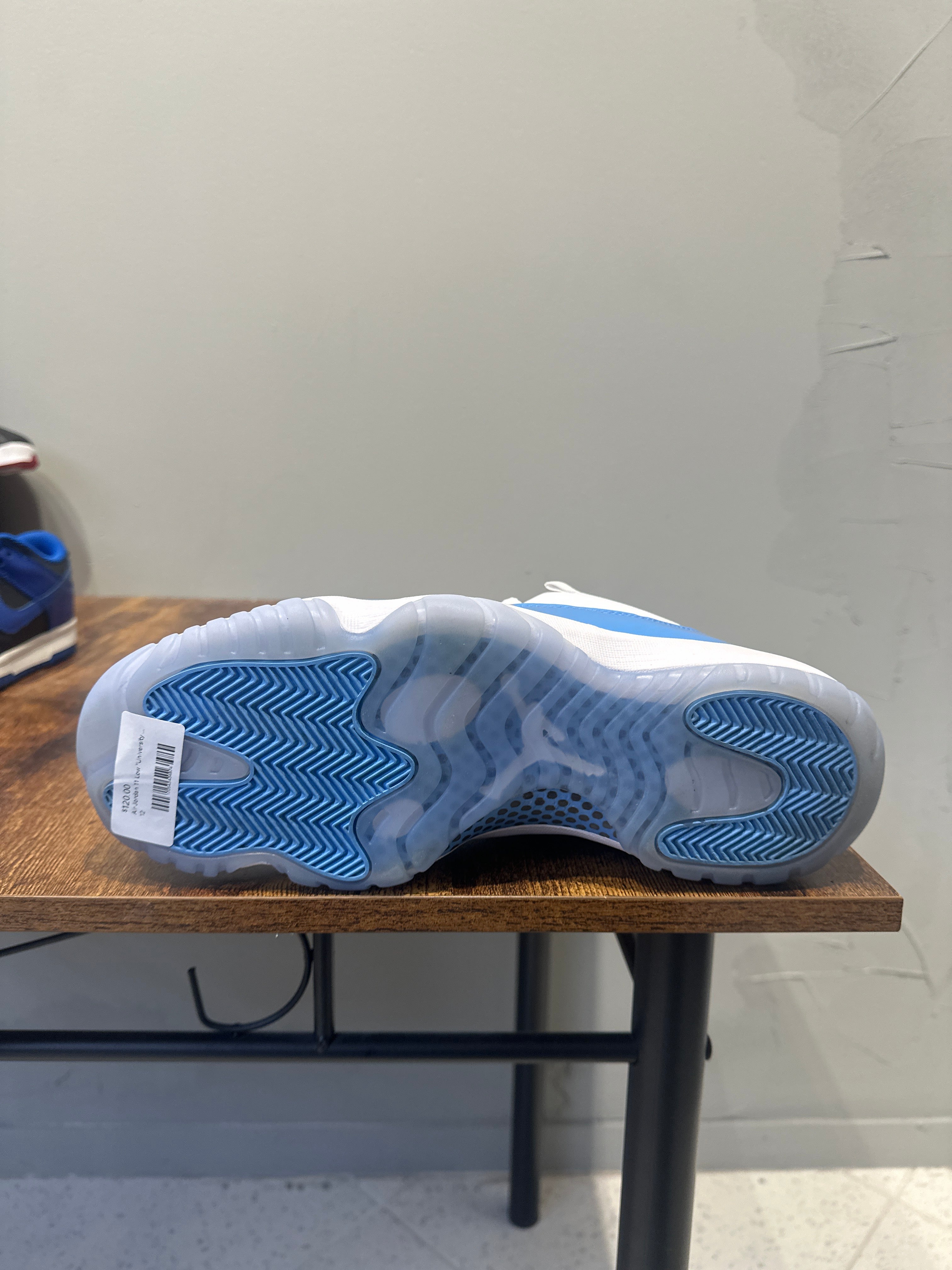 Air Jordan 11 Low "University Blue" (2026) (Pre-Owned)