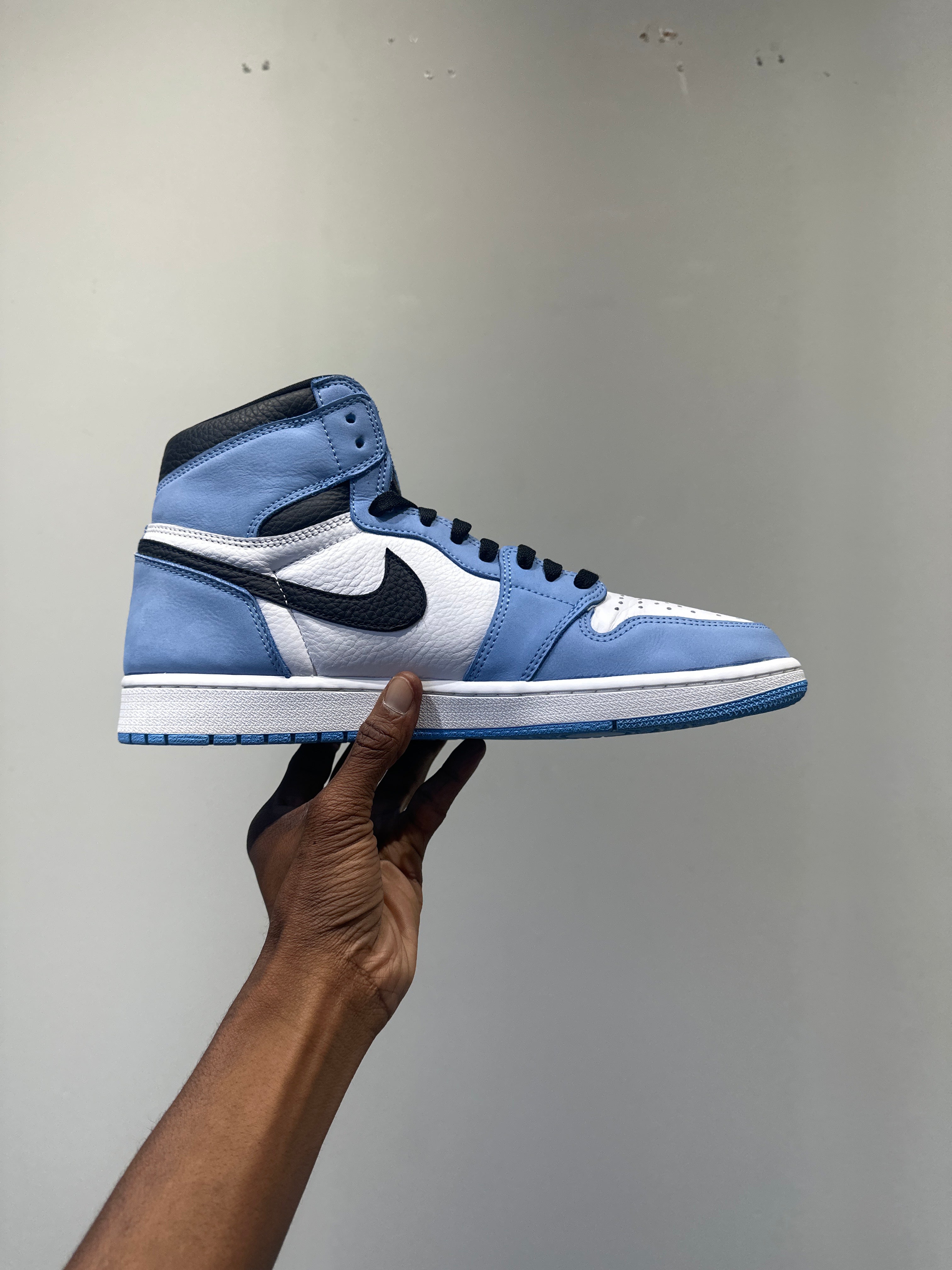 Air Jordan 1 High "University Blue" (pre-owned)