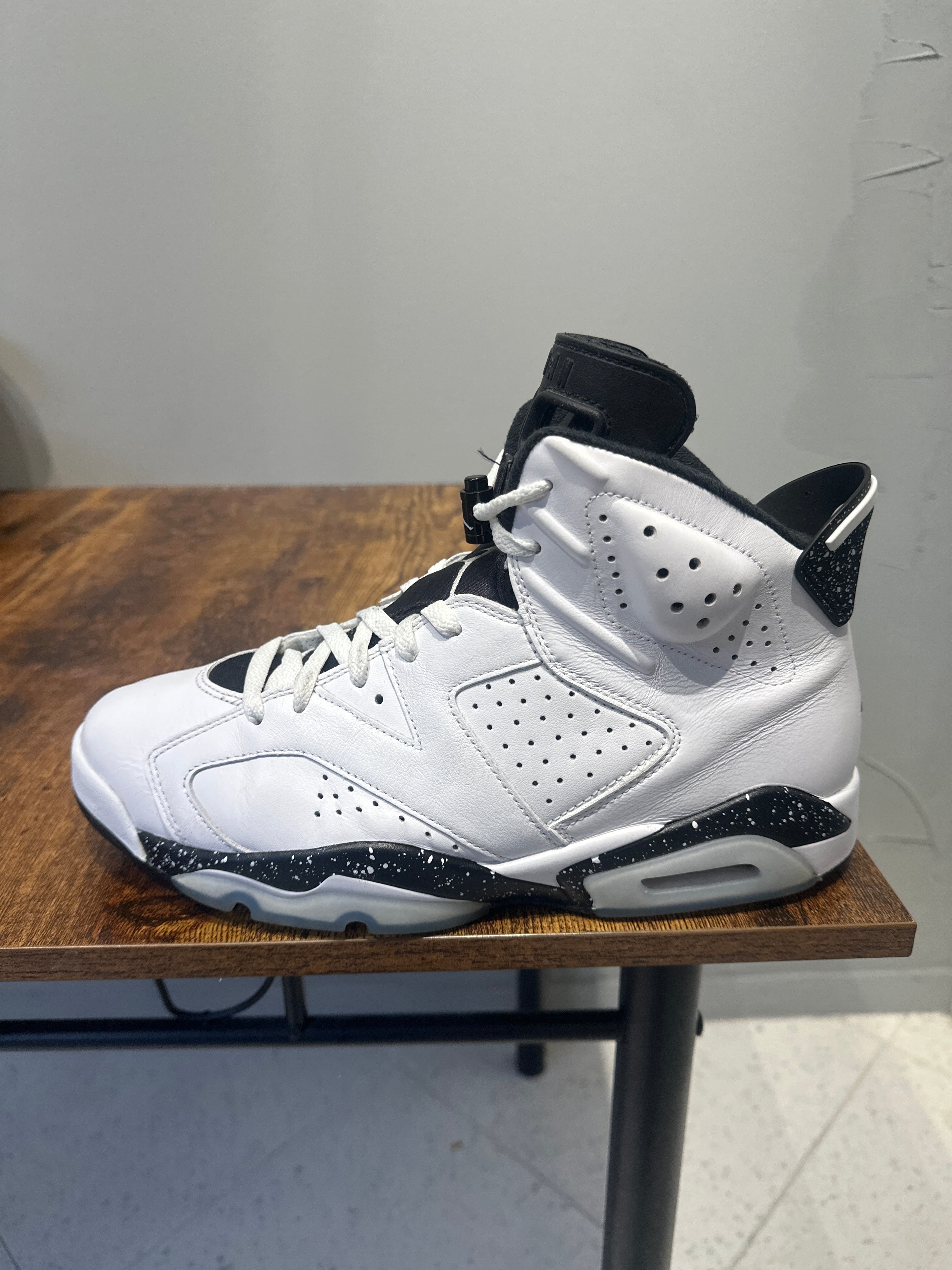 Air Jordan 6 "Reverse Oreo" (Pre-Owned)