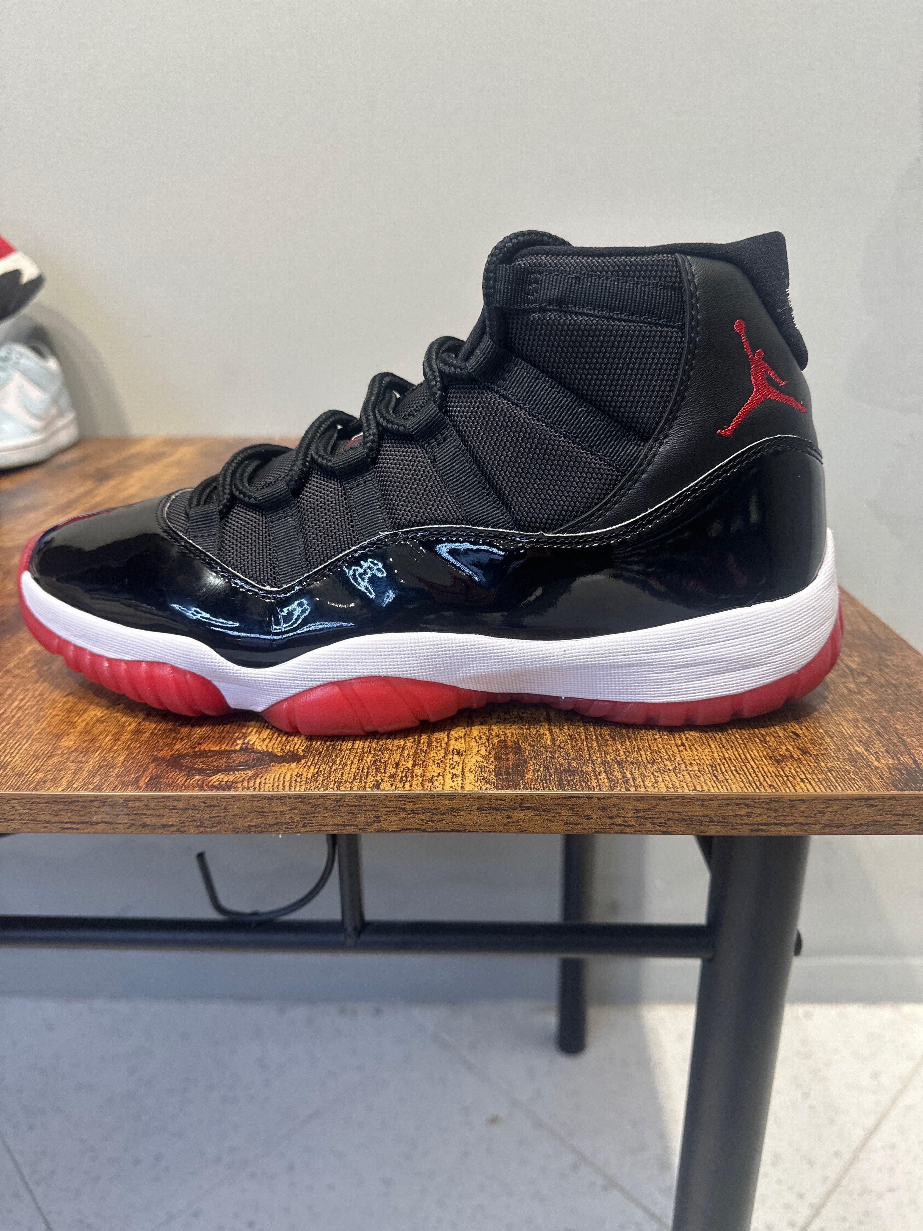 Air Jordan 11 "Playoffs/Bred" (2019) (Pre-Owned)