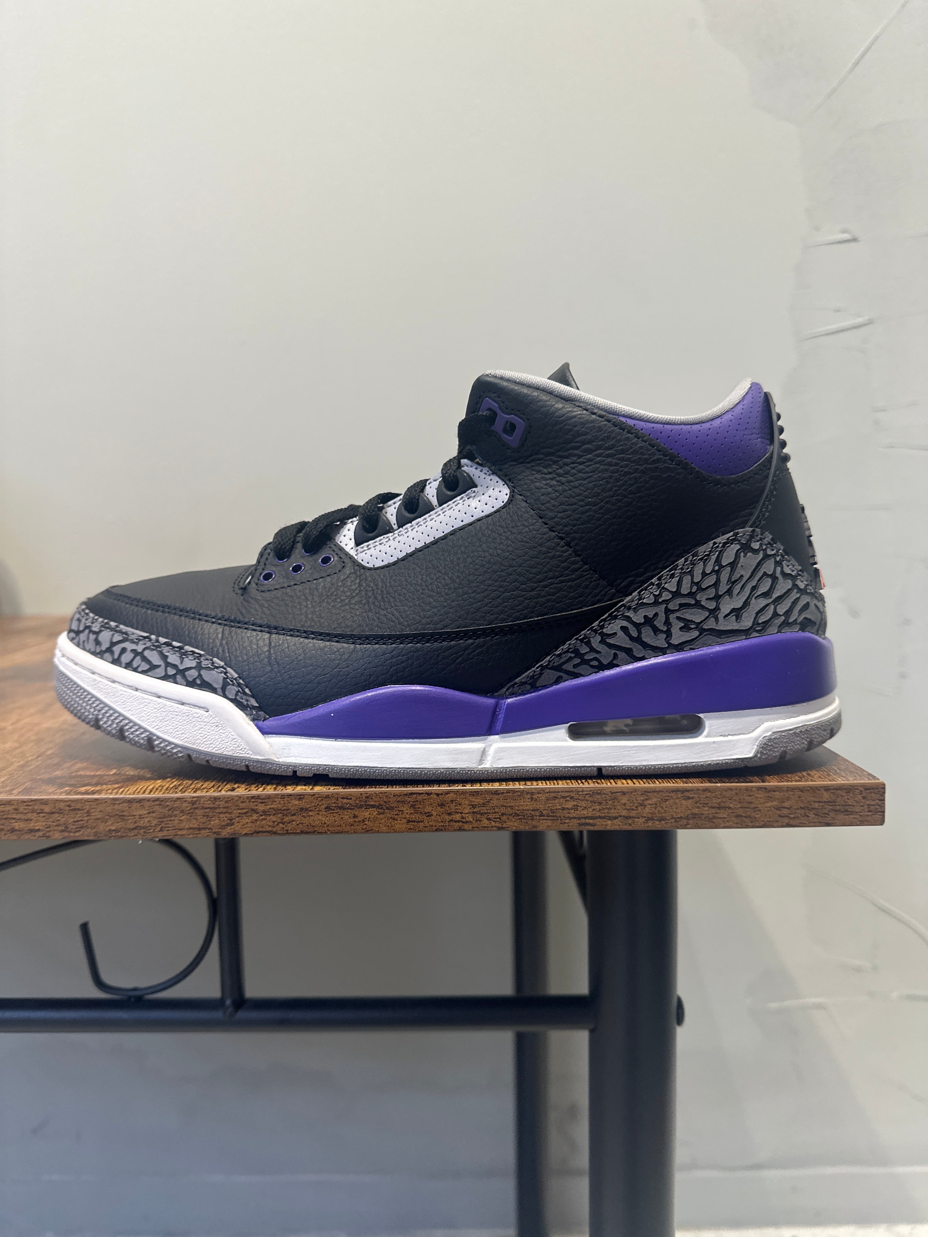 Air Jordan 3 "Black Court Purple" (Pre-Owned)