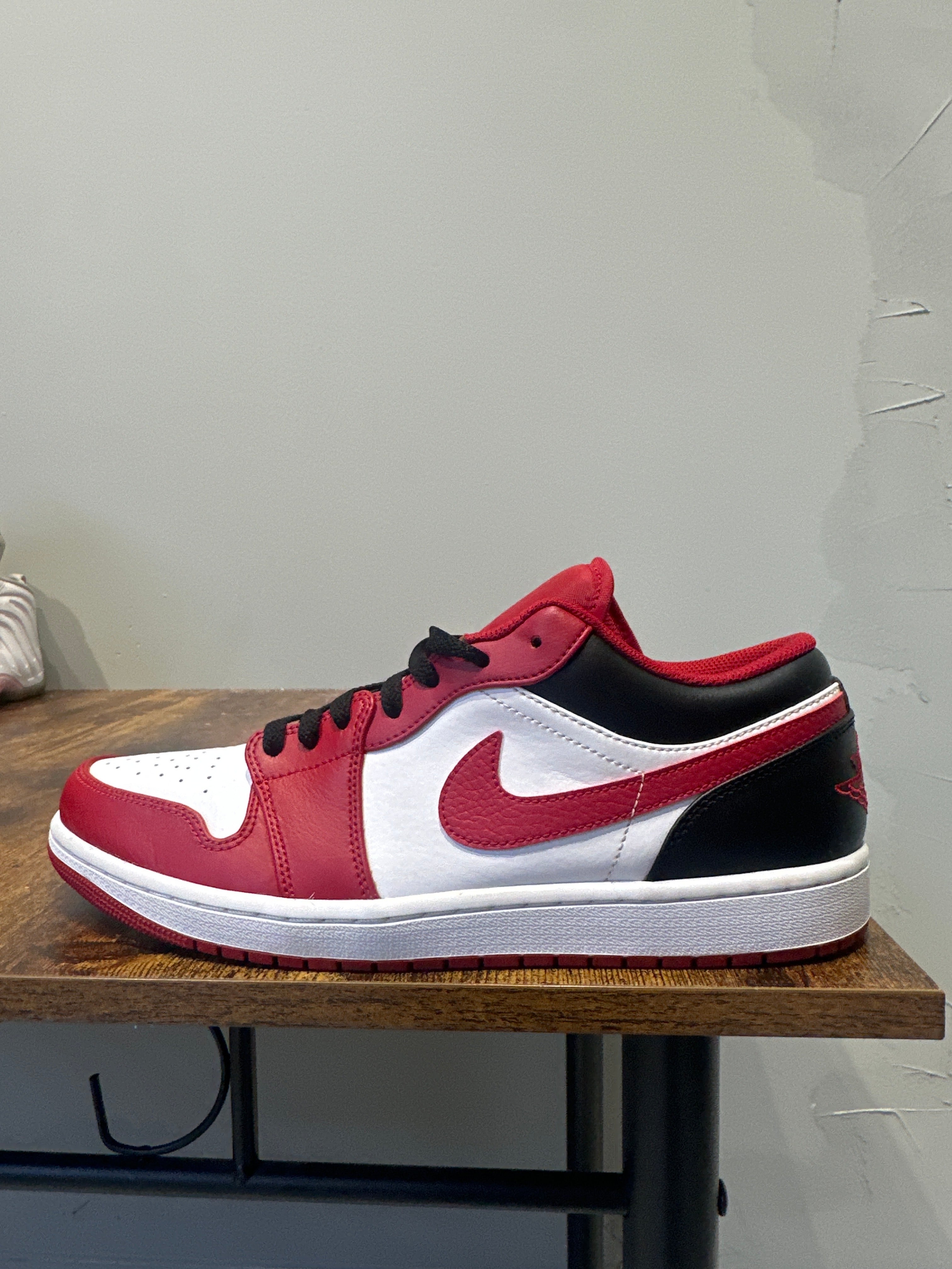Air Jordan 1 Low "Bulls" (pre-owned)