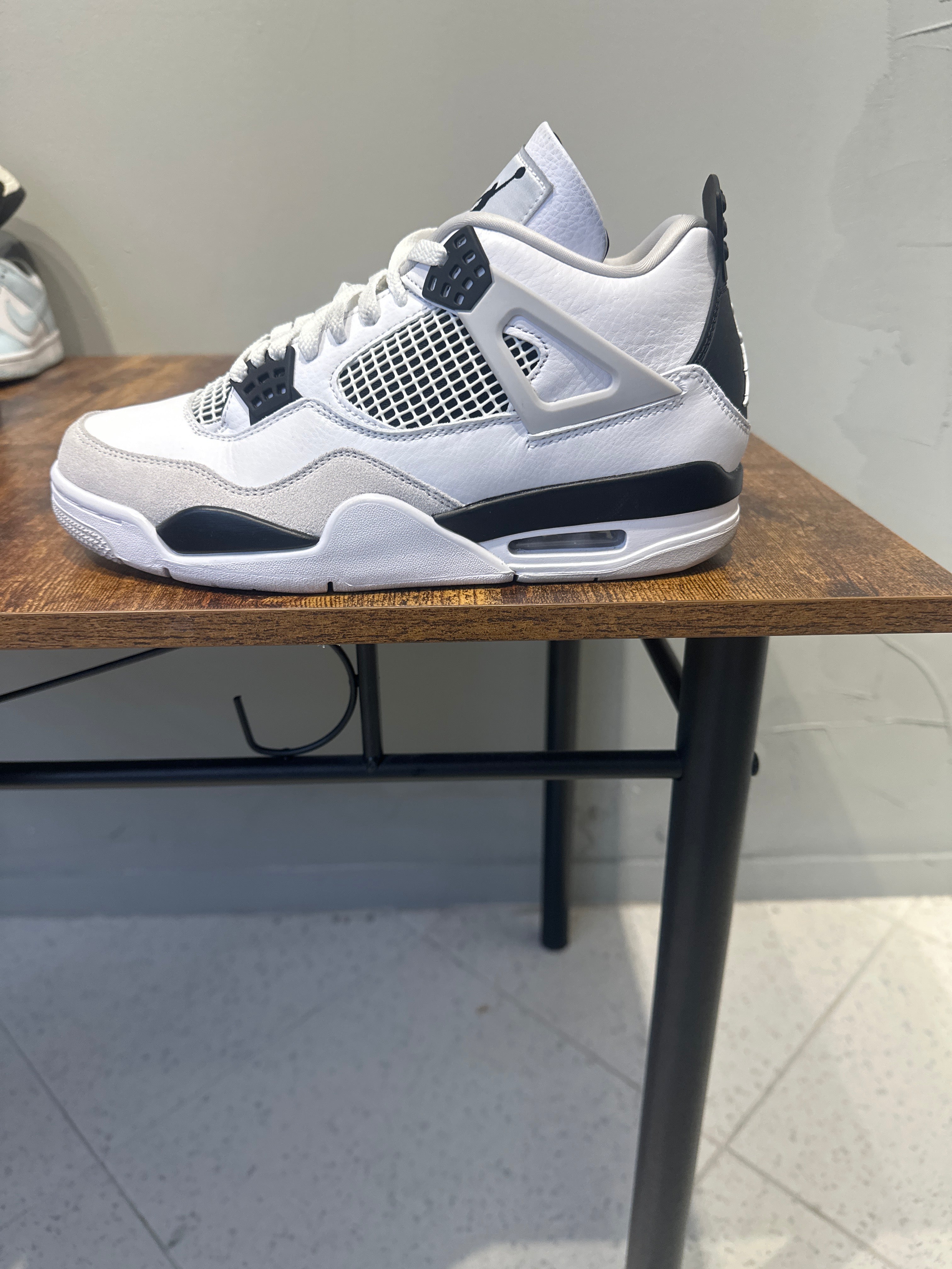 Air Jordan 4 "Military Black" (Pre-Owned)