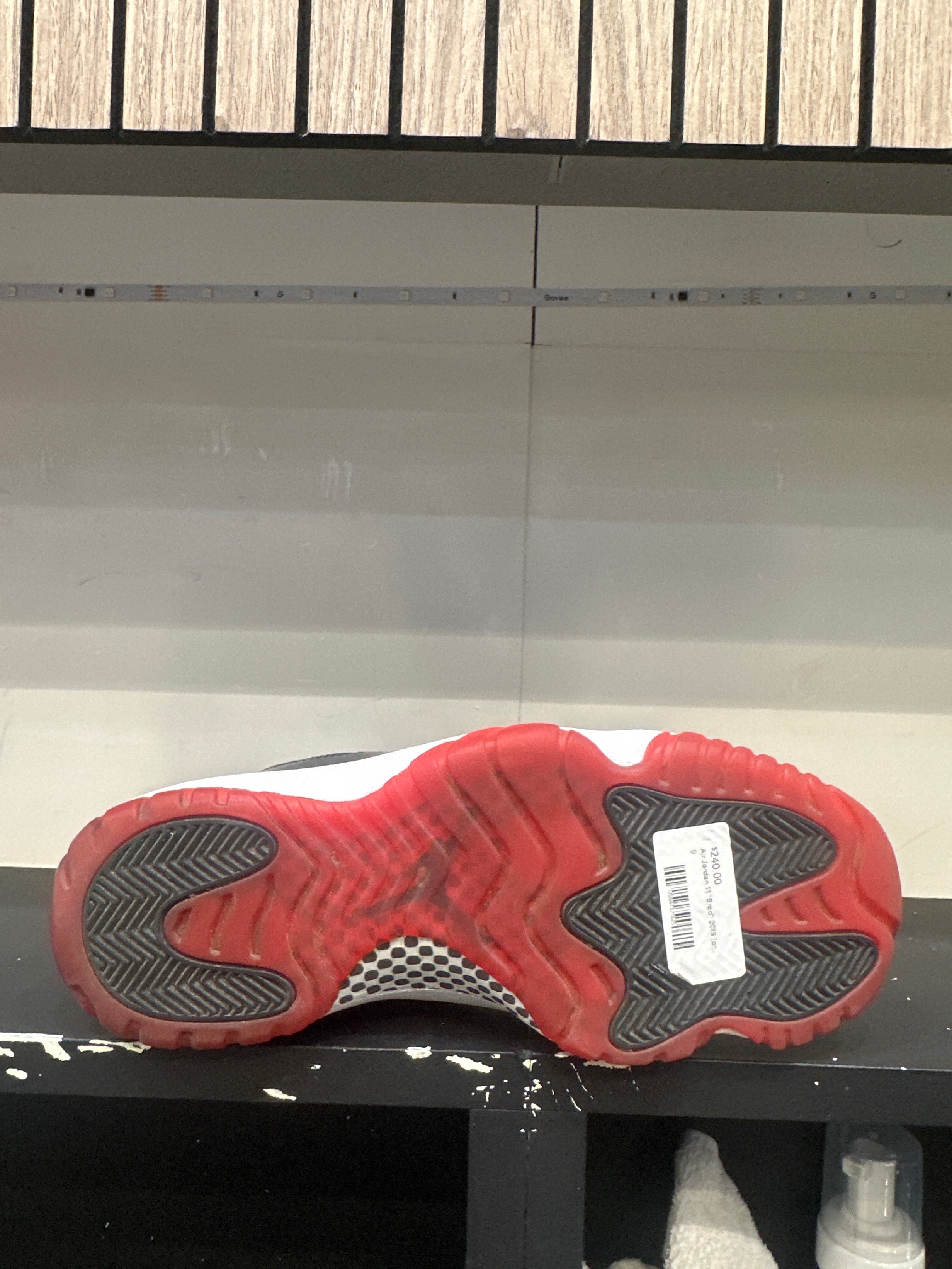 Air Jordan 11 "Bred" 2019 (pre-owned)