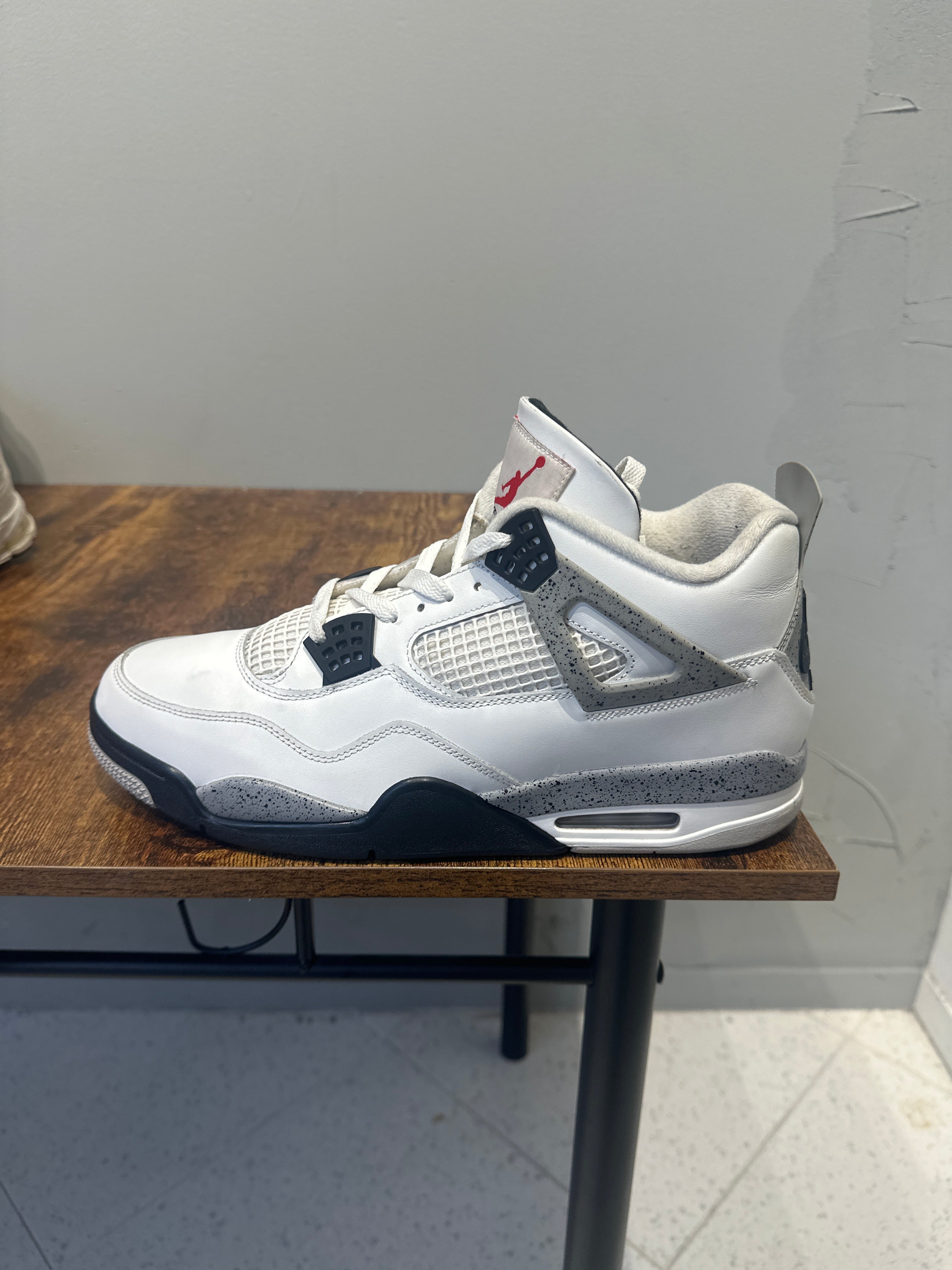 Air Jordan 4 "White Cement" (2025) (Pre-Owned)