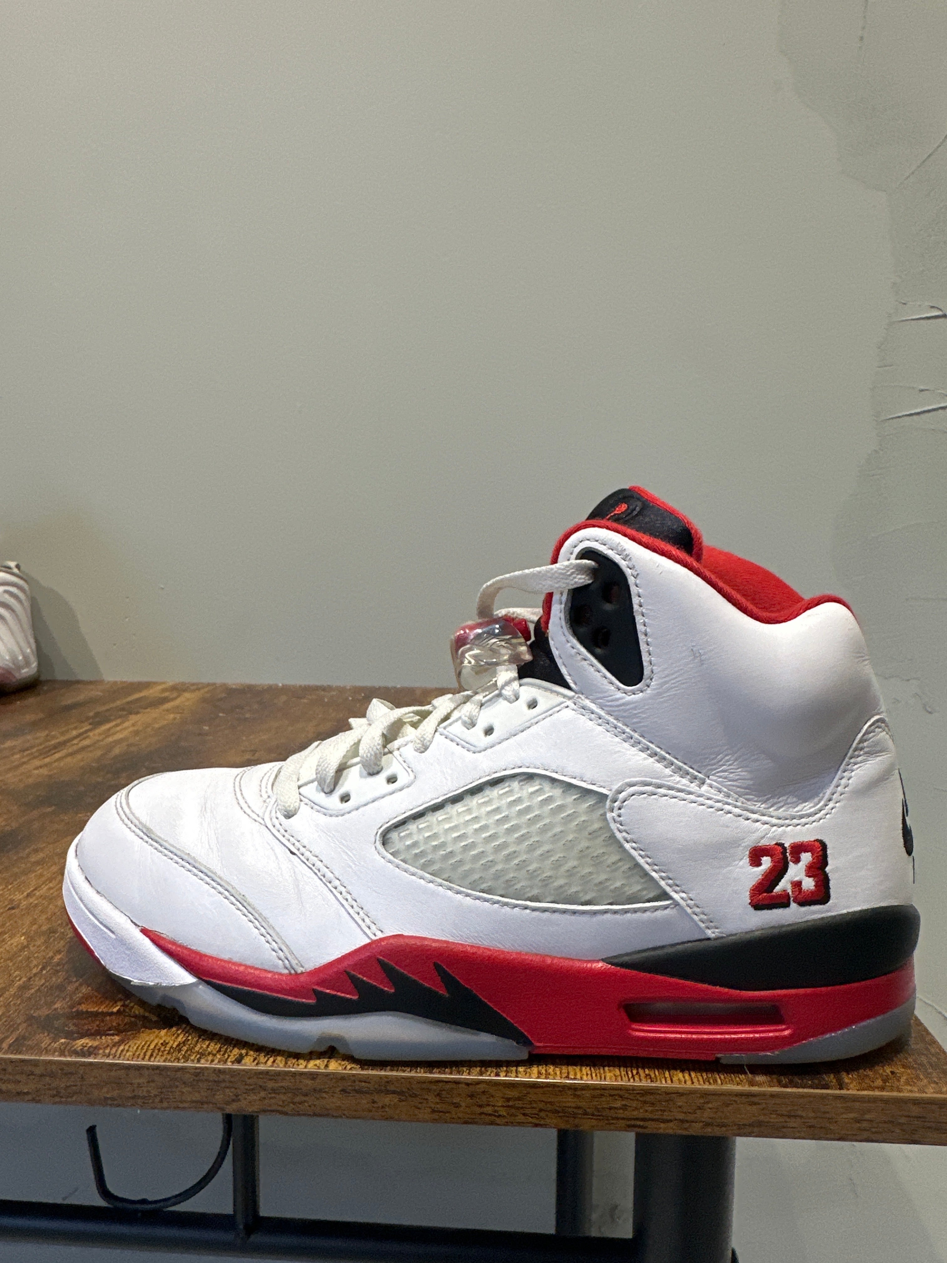 Air Jordan 5 "Fire Red Black Tongue" (Pre-Owned)