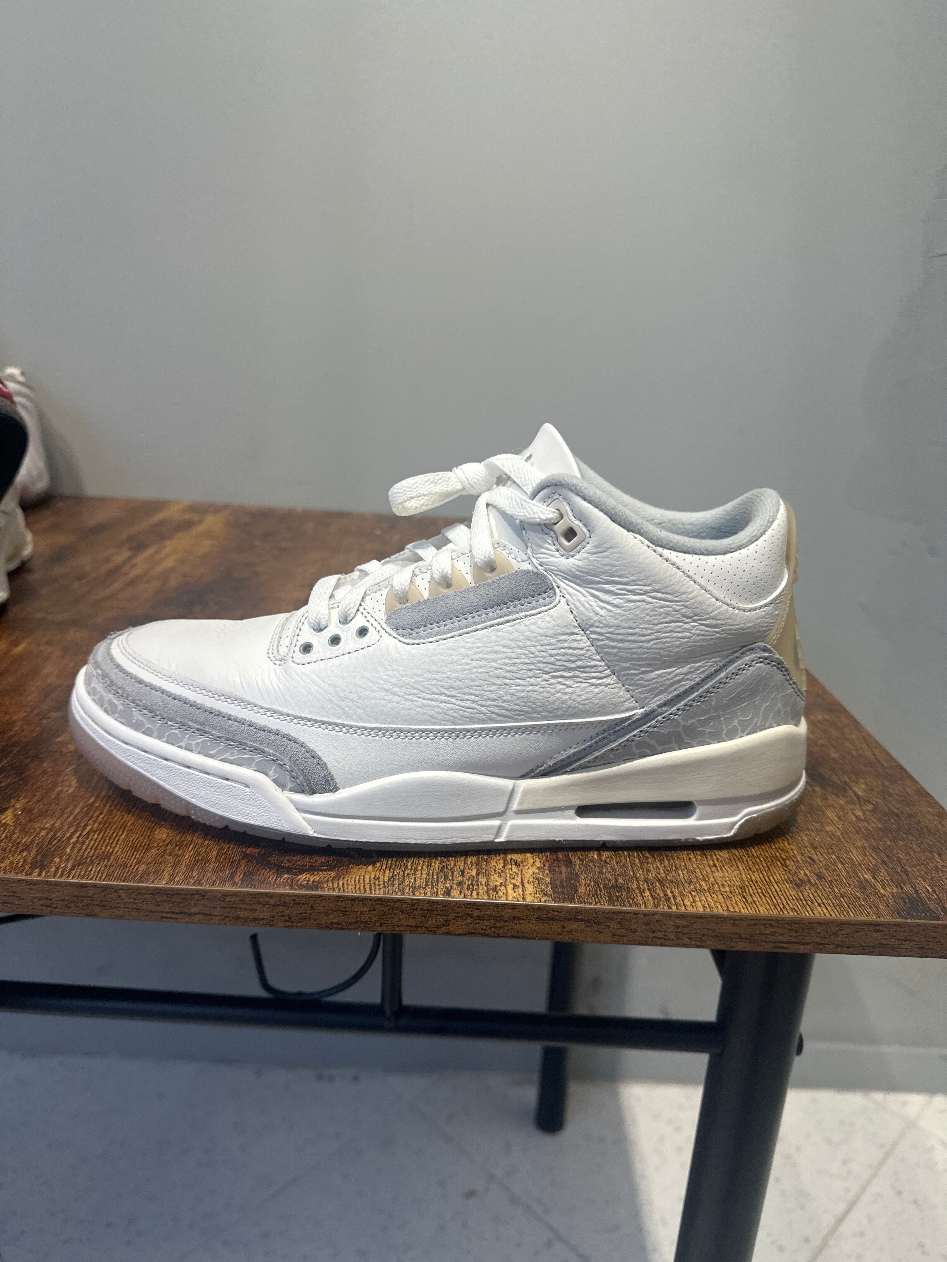 Air Jordan 3 "Craft Ivory"(Pre-Owned)