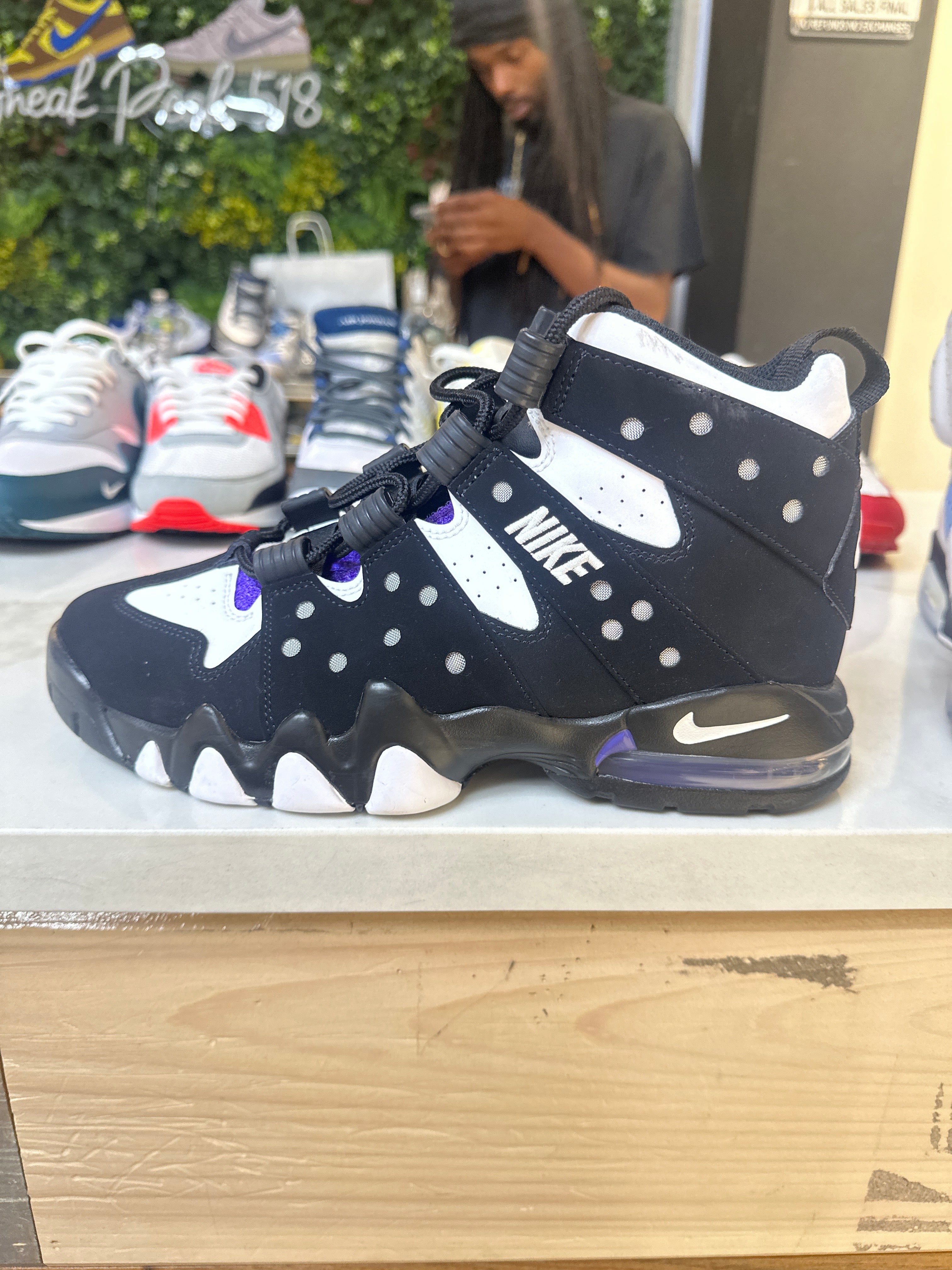 Charles Barkley 94 "Black/Purple" (pre-owned)