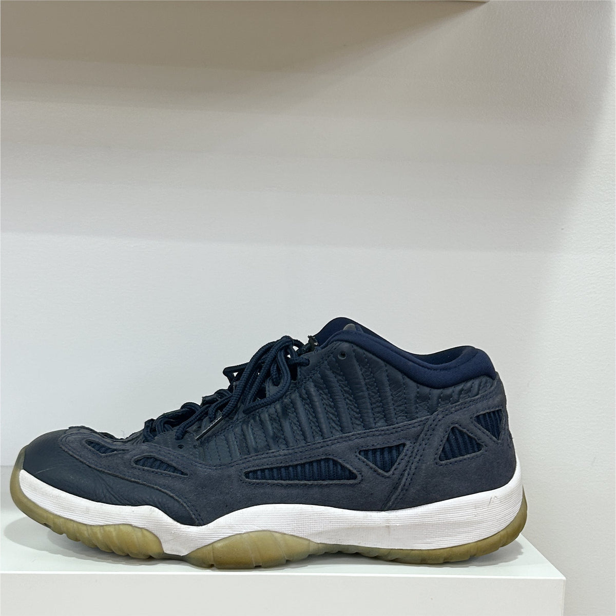 Jordan 11 Retro Low IE Obsidian