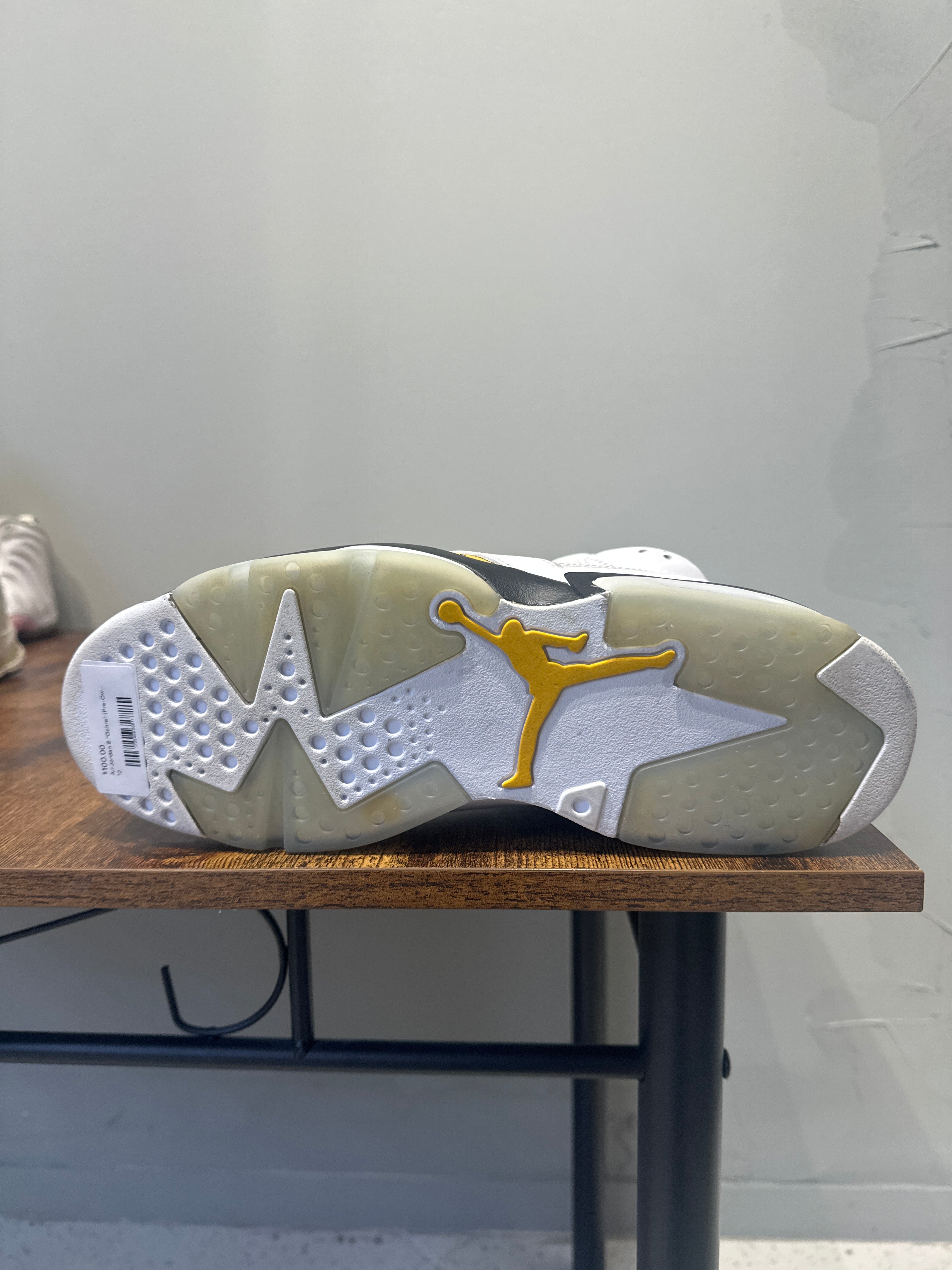 Air Jordan 6 "Ochre" (Pre-Owned)