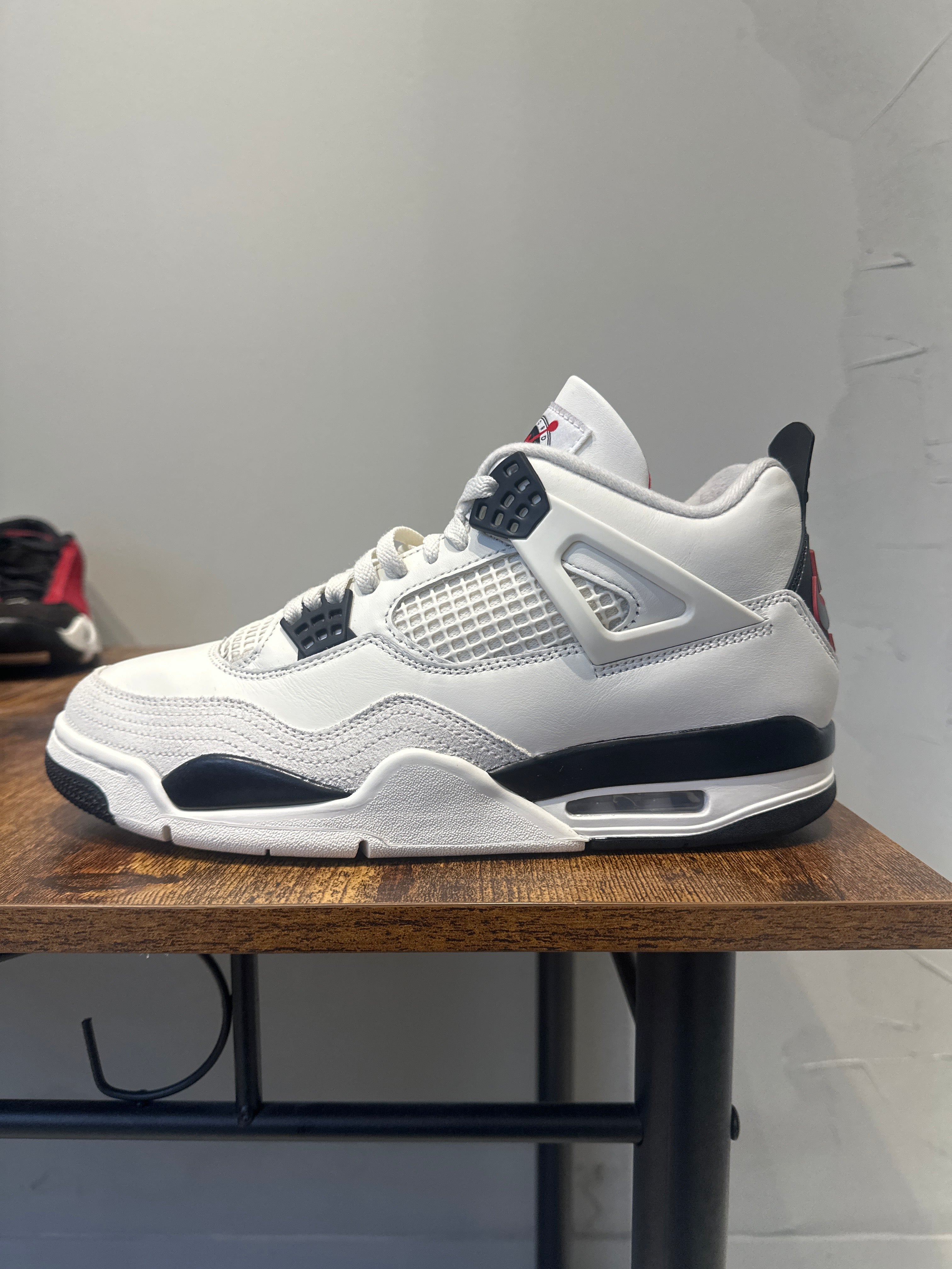 Air Jordan 4 "Flight Club" (Pre-Owned)