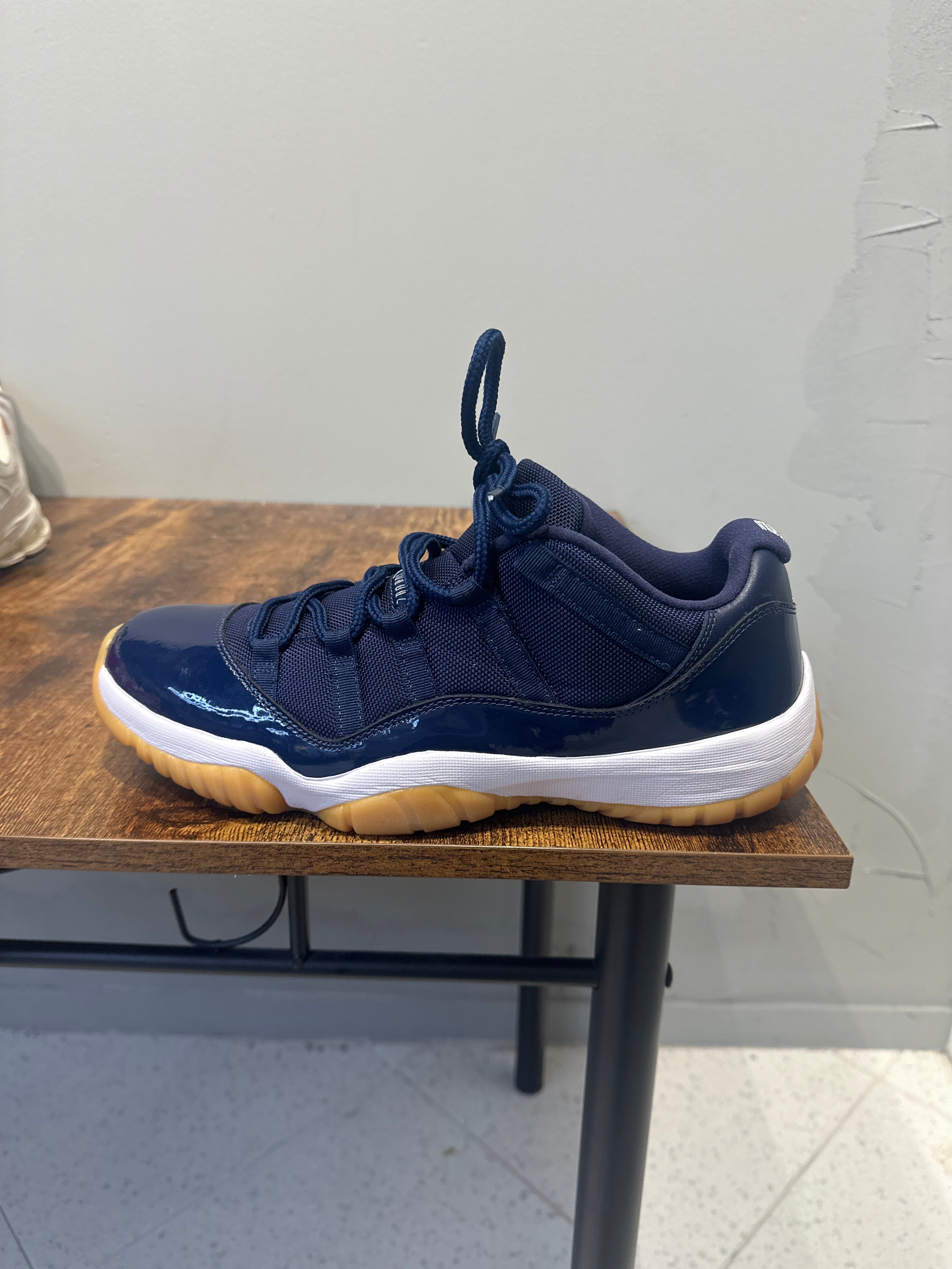 Air Jordan 11 Low "Midnight Navy Gum" (2016) (Pre-Owned)