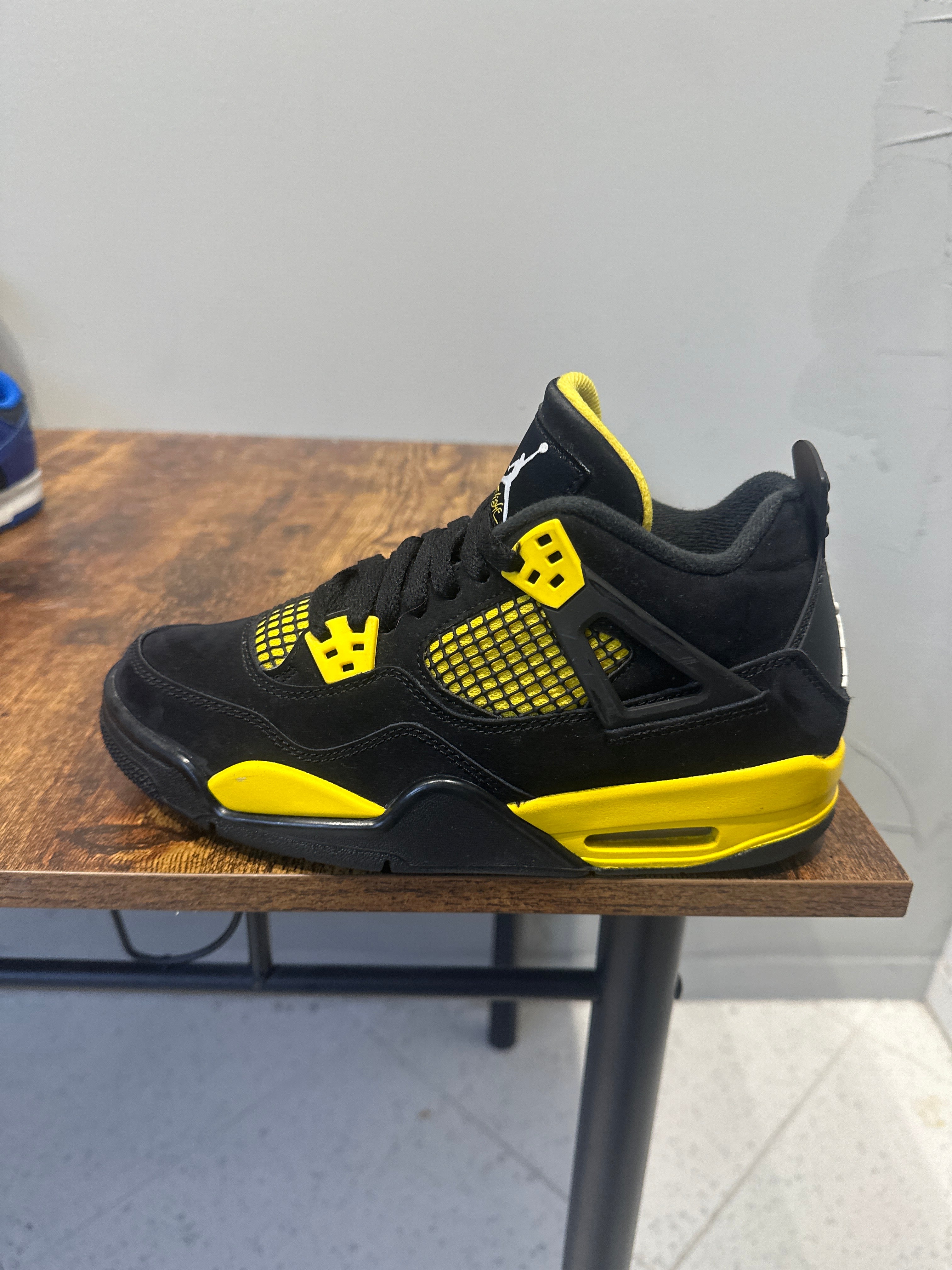 Air Jordan 4 "Thunder" (GS) (2023) (Pre-Owned)