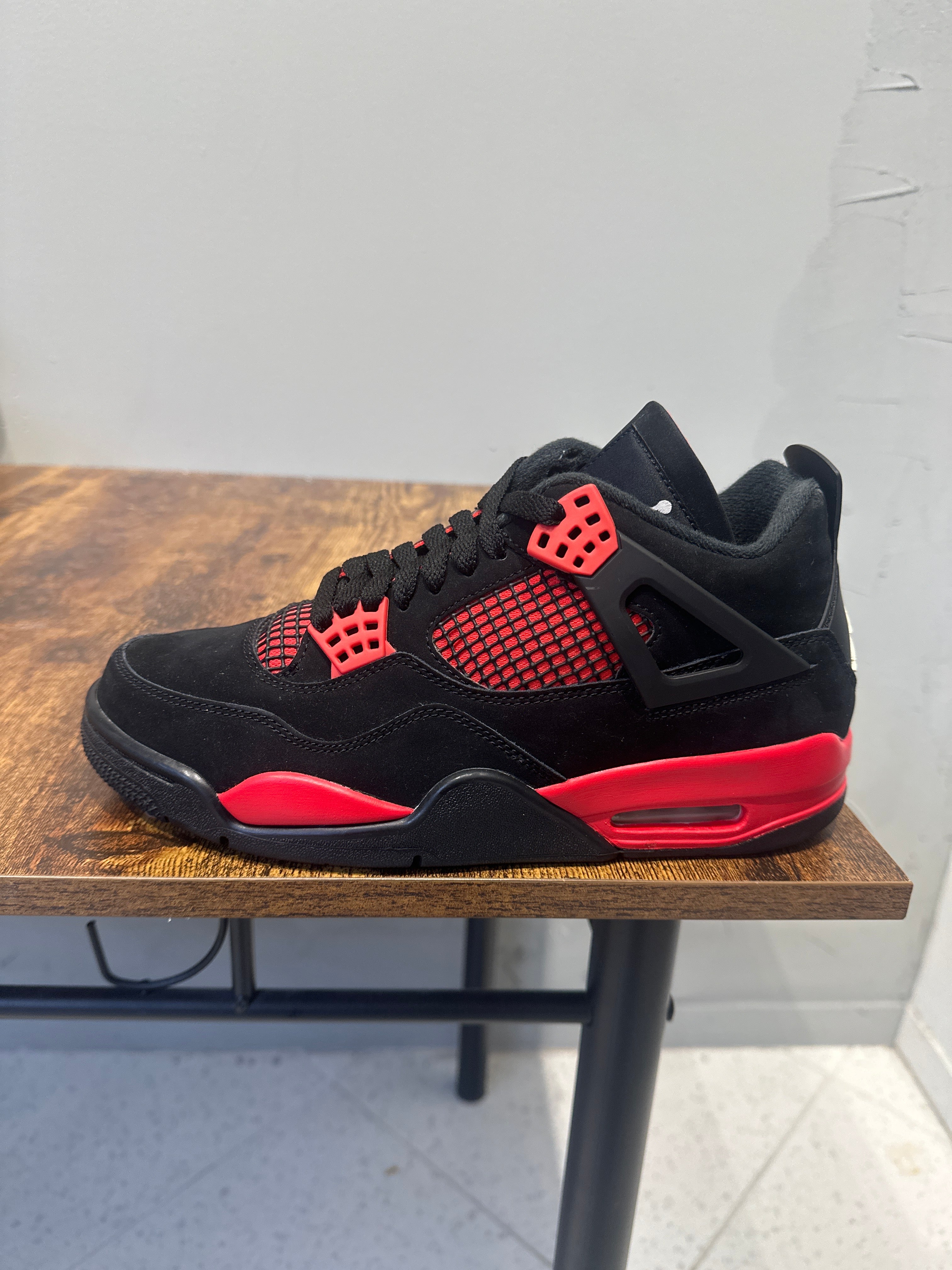 Air Jordan 4 "Red Thunder" (Pre-Owned)