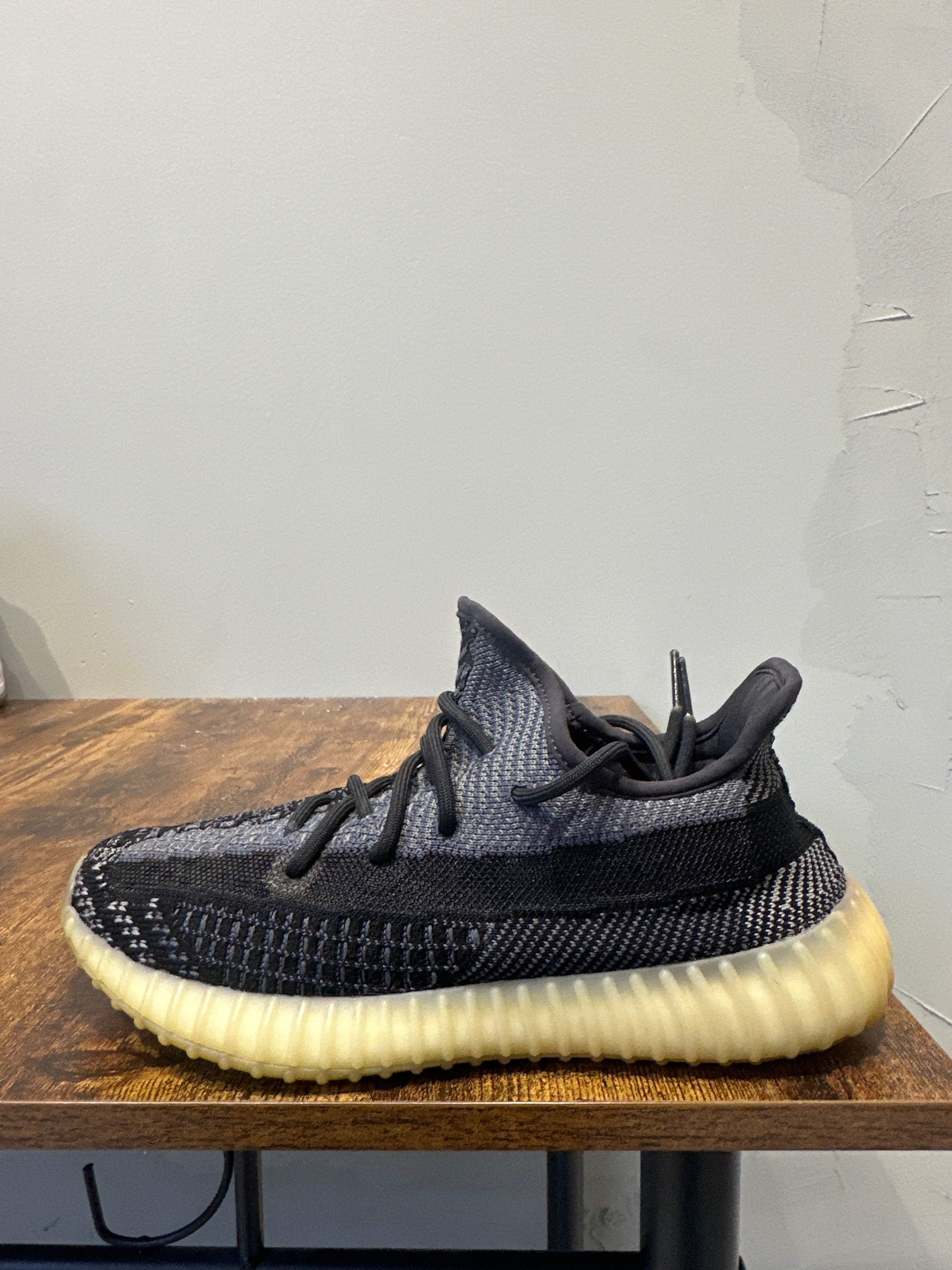 Adidas Yeezy Boost 350v2 "Carbon" (Pre-Owned)