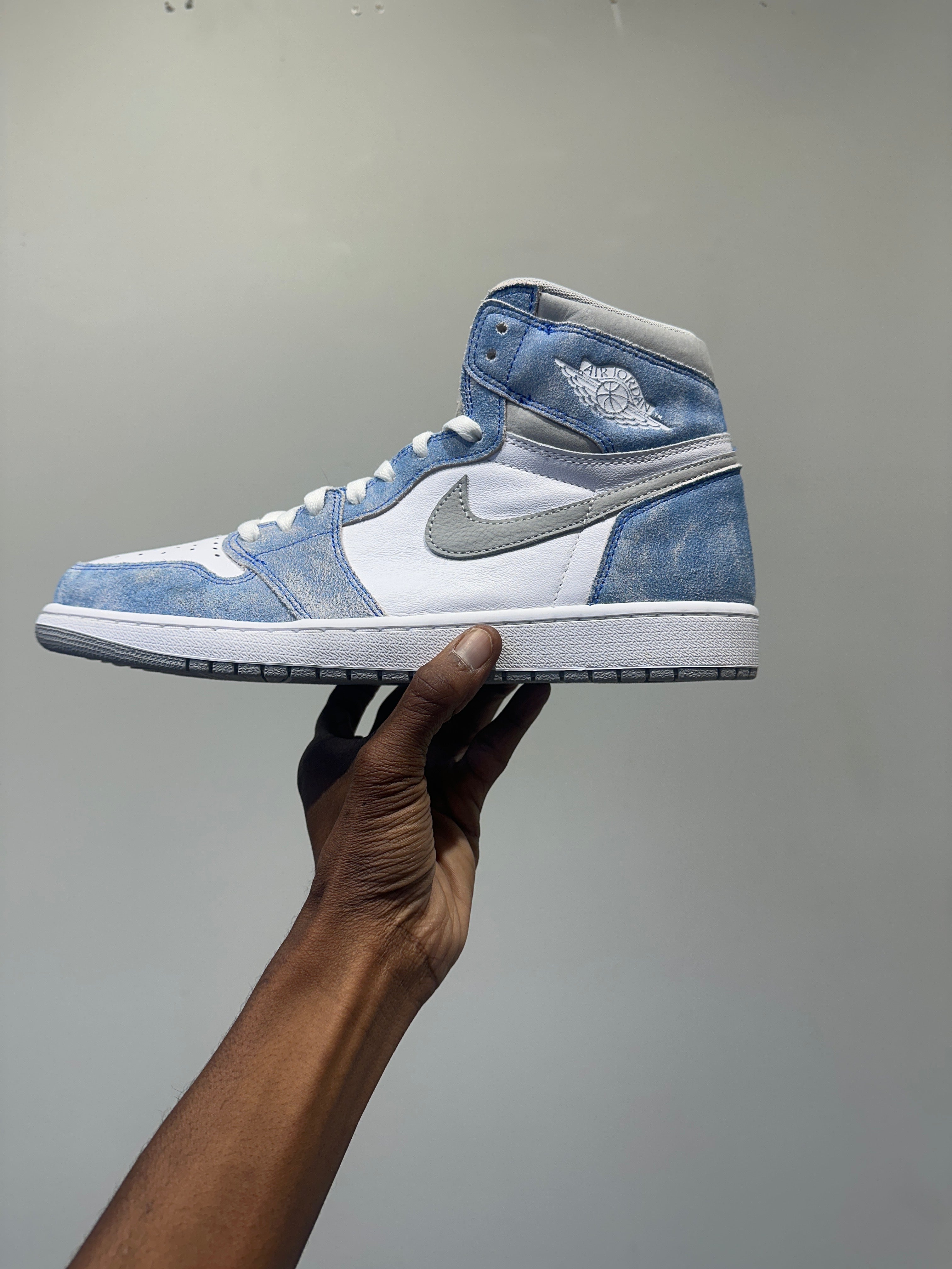 Air Jordan 1 High "Hyper Royal" (pre-owned)