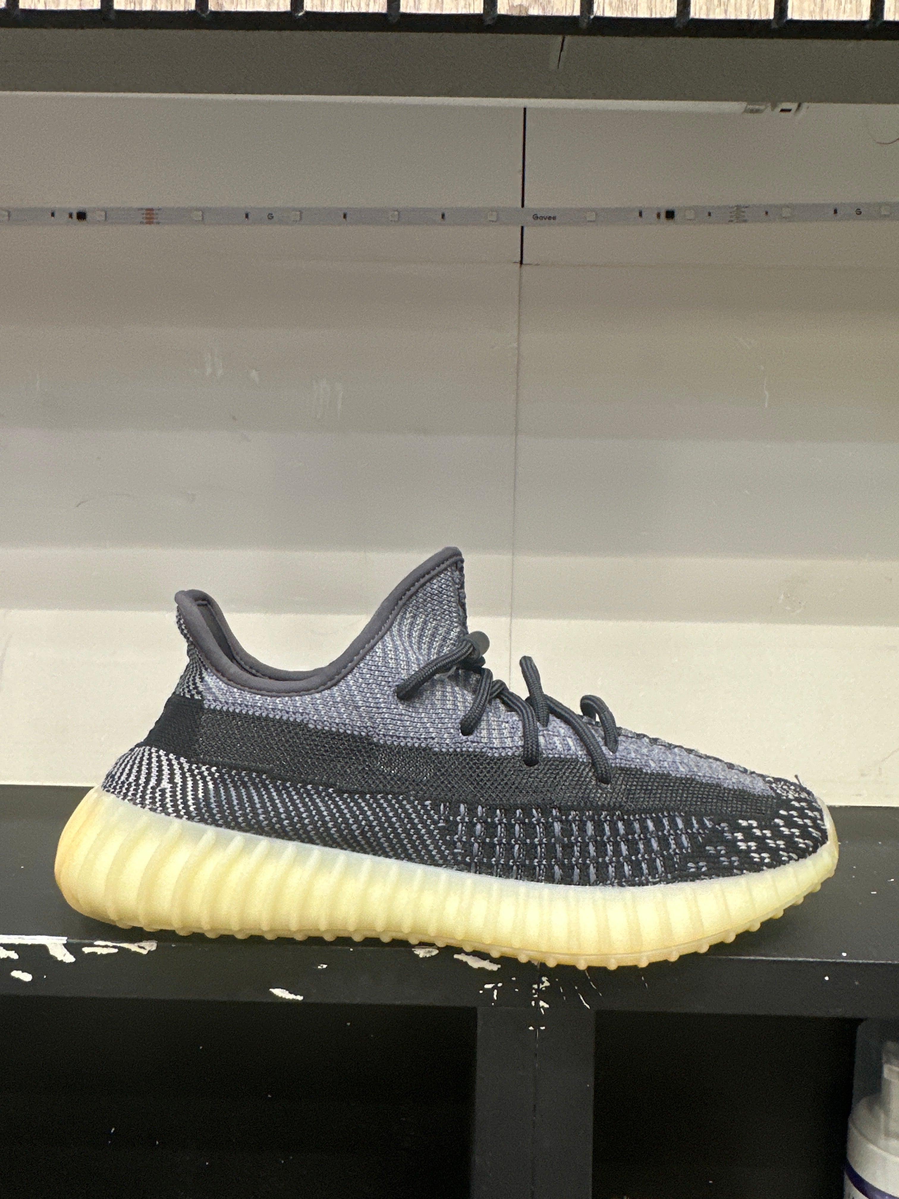 Adidas Yeezy Boost 350v2 "Carbon" (Pre-Owned)