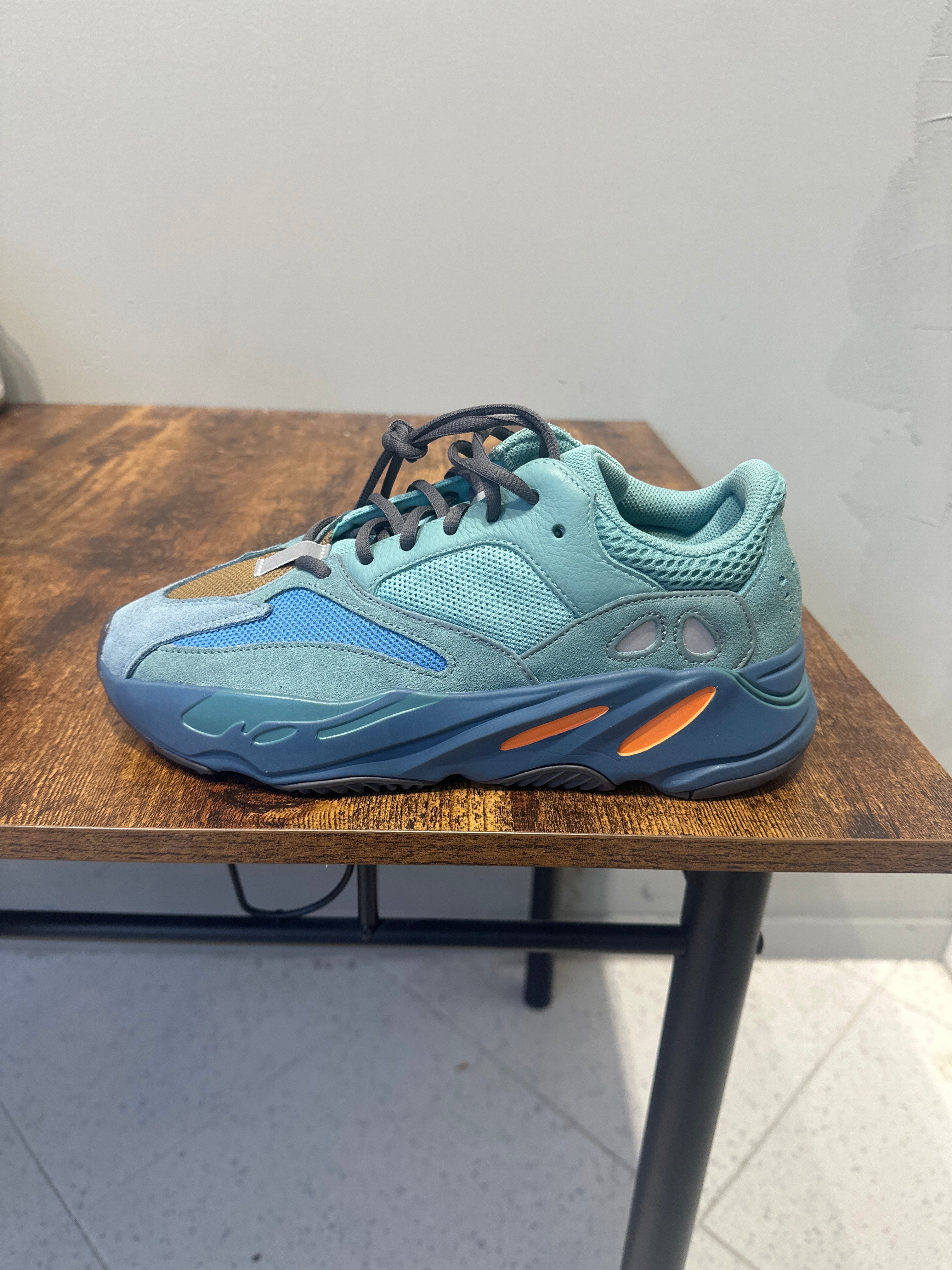Adidas Yeezy 700 "Faded Azure" (Pre-Owned)