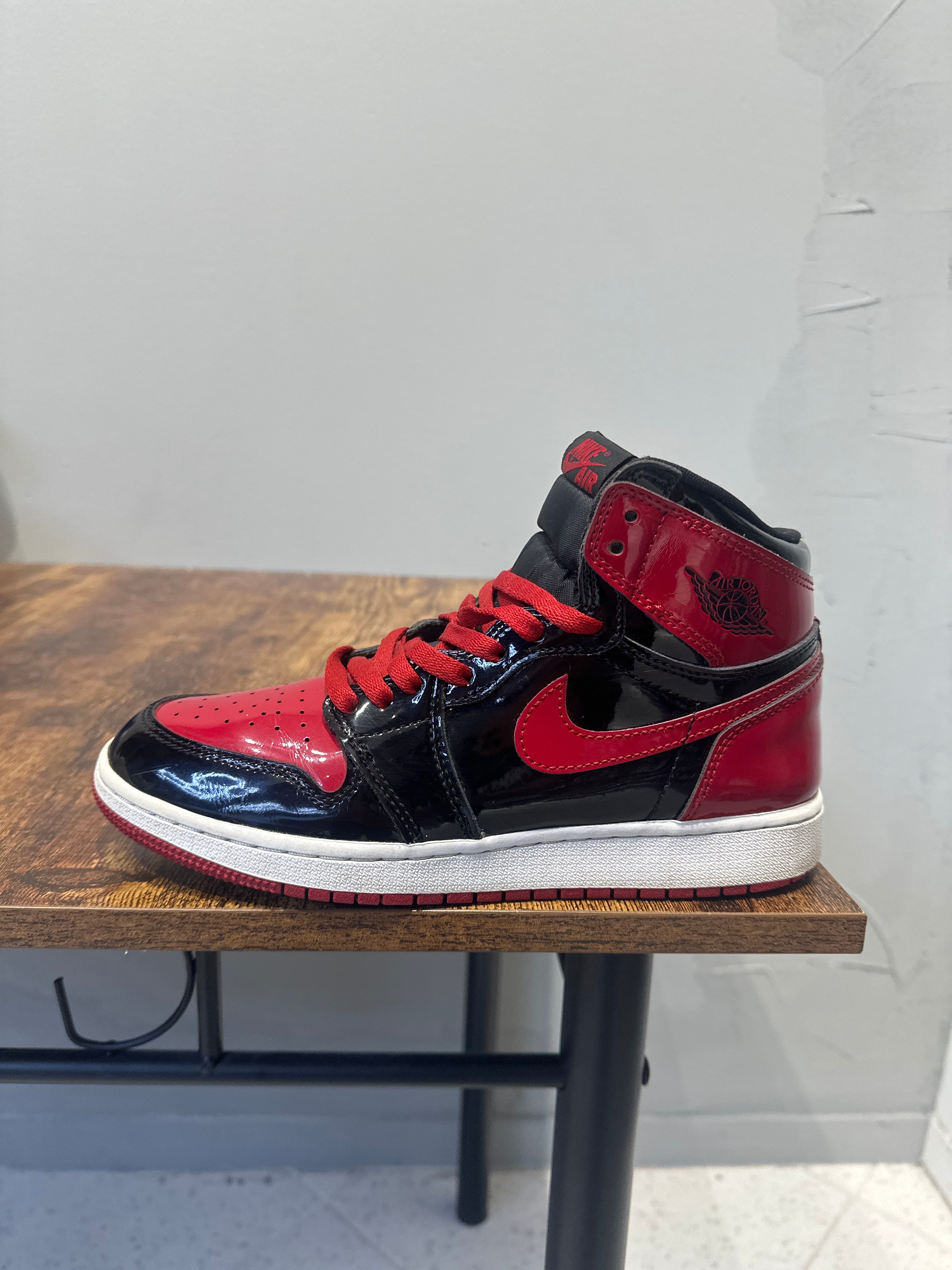 Air Jordan 1 High "Patent Bred" (GS) (Pre-Owned)