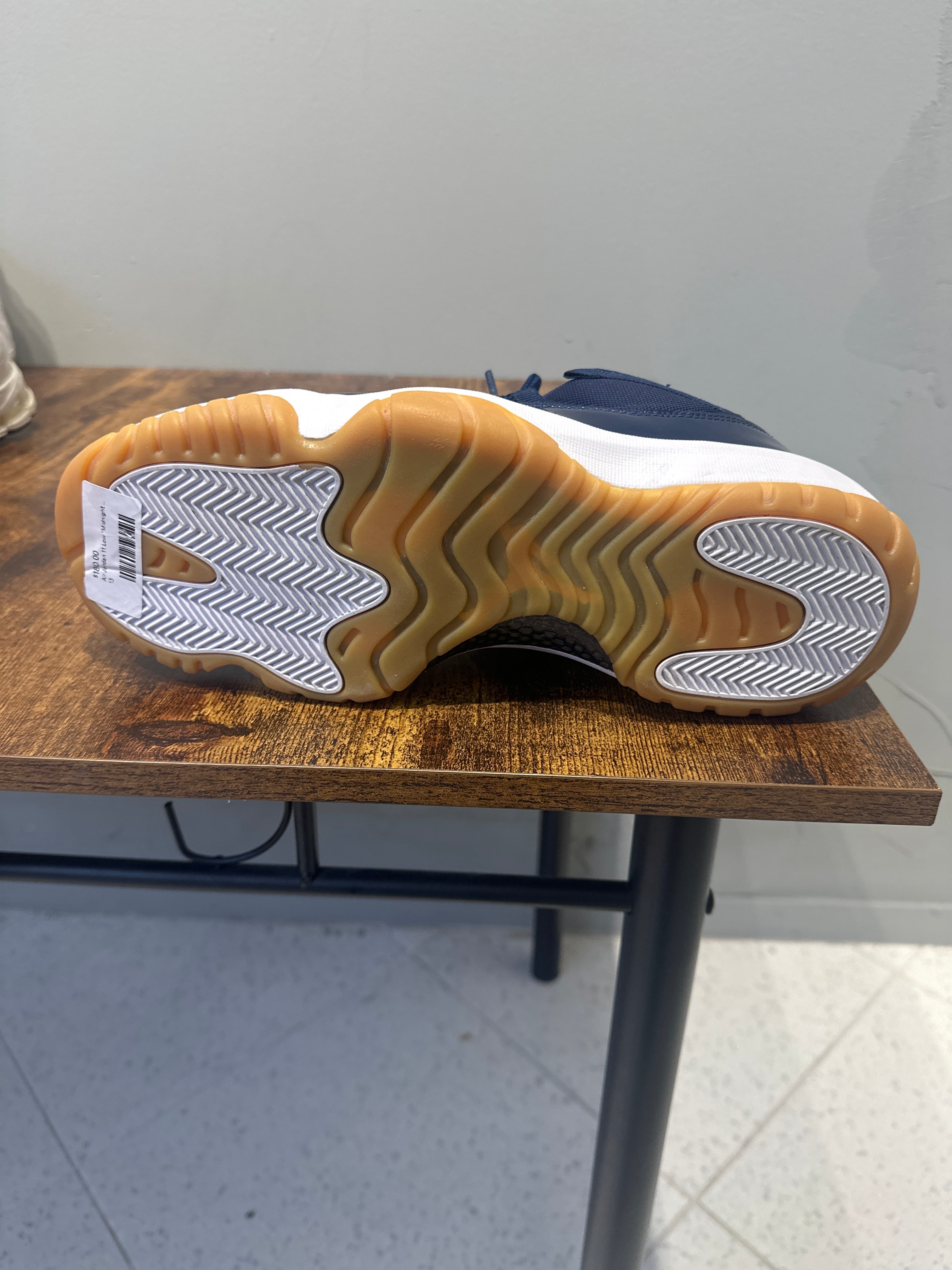 Air Jordan 11 Low "Midnight Navy Gum" (2016) (Pre-Owned)