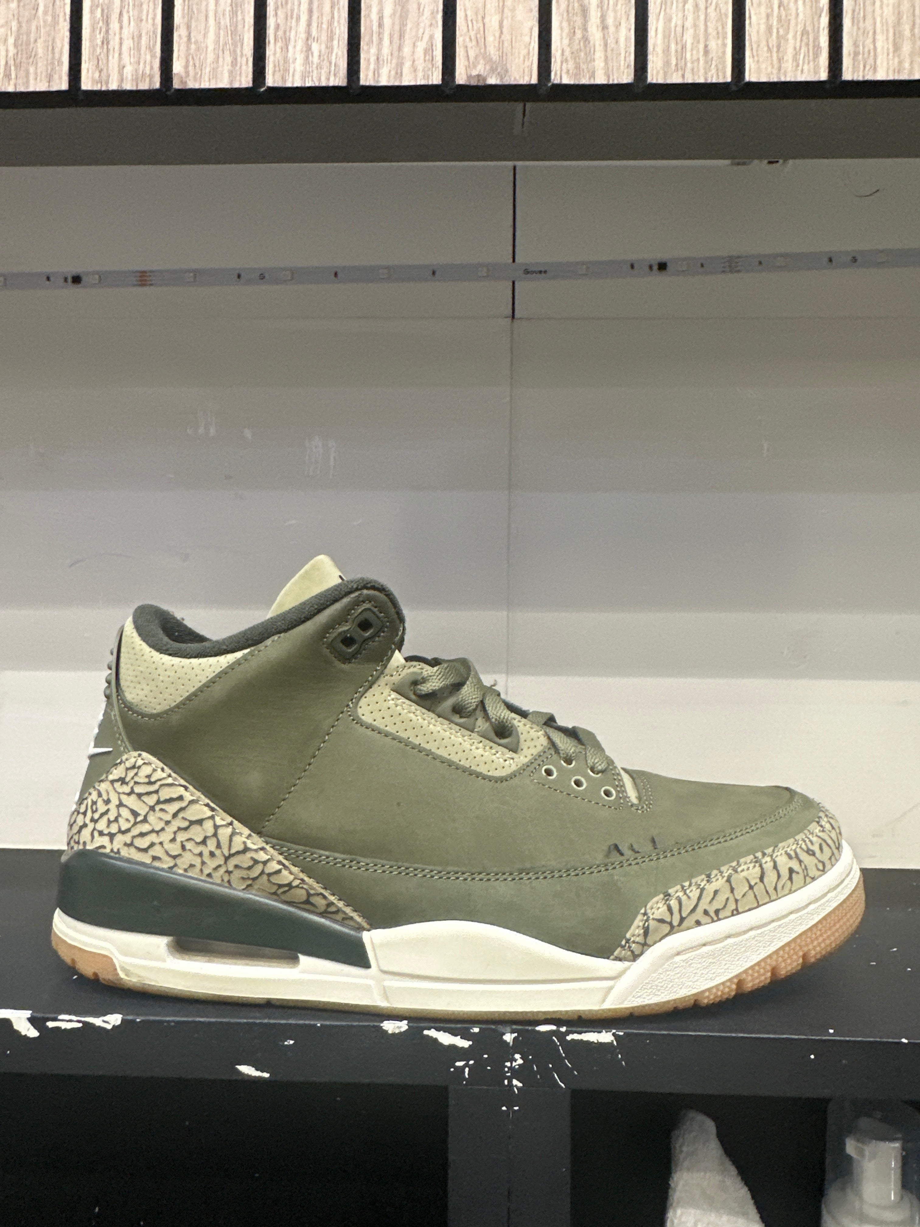 Air Jordan 3 "Family Affair" (pre-owned)