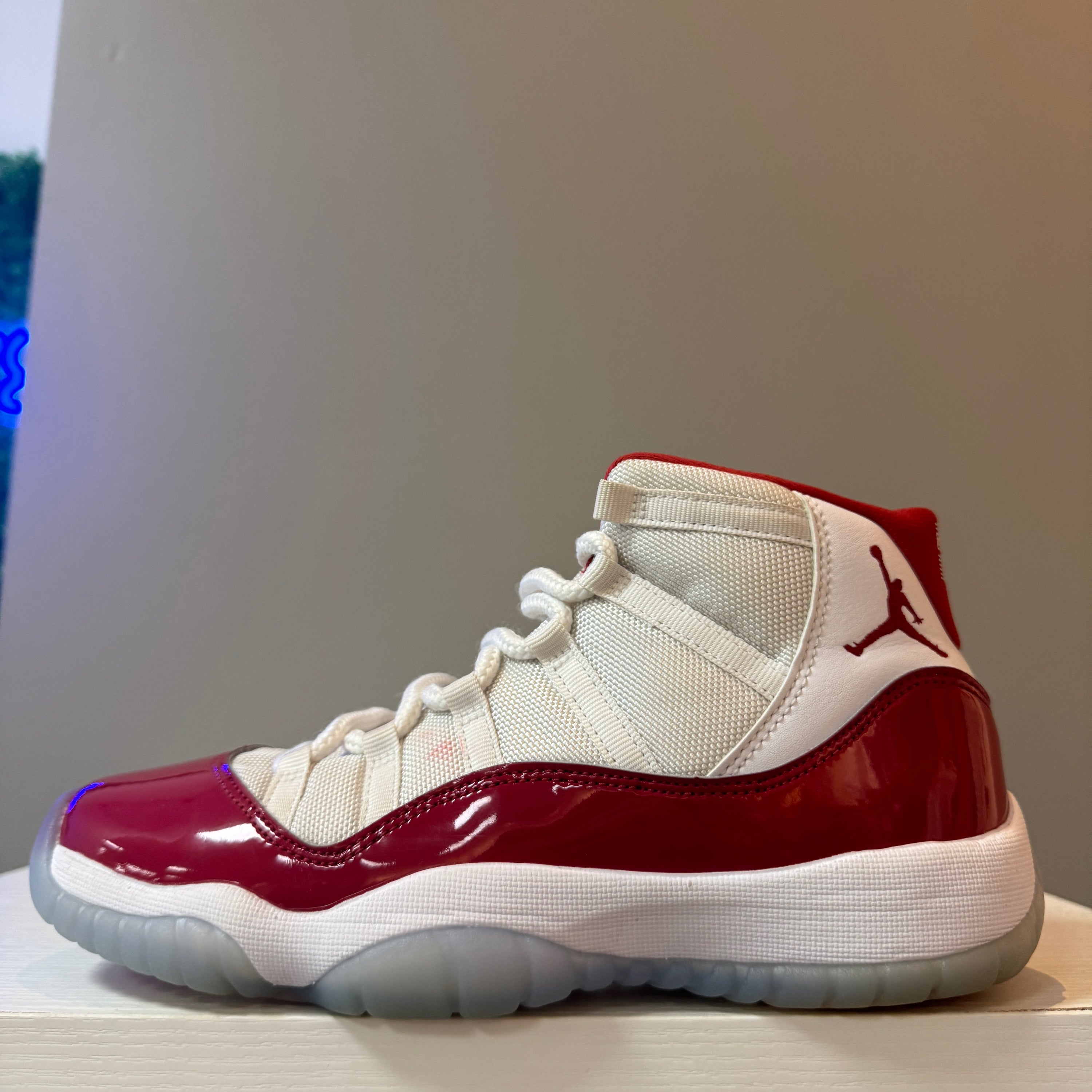 *Air Jordan 11 “Cherry” (pre-owned)