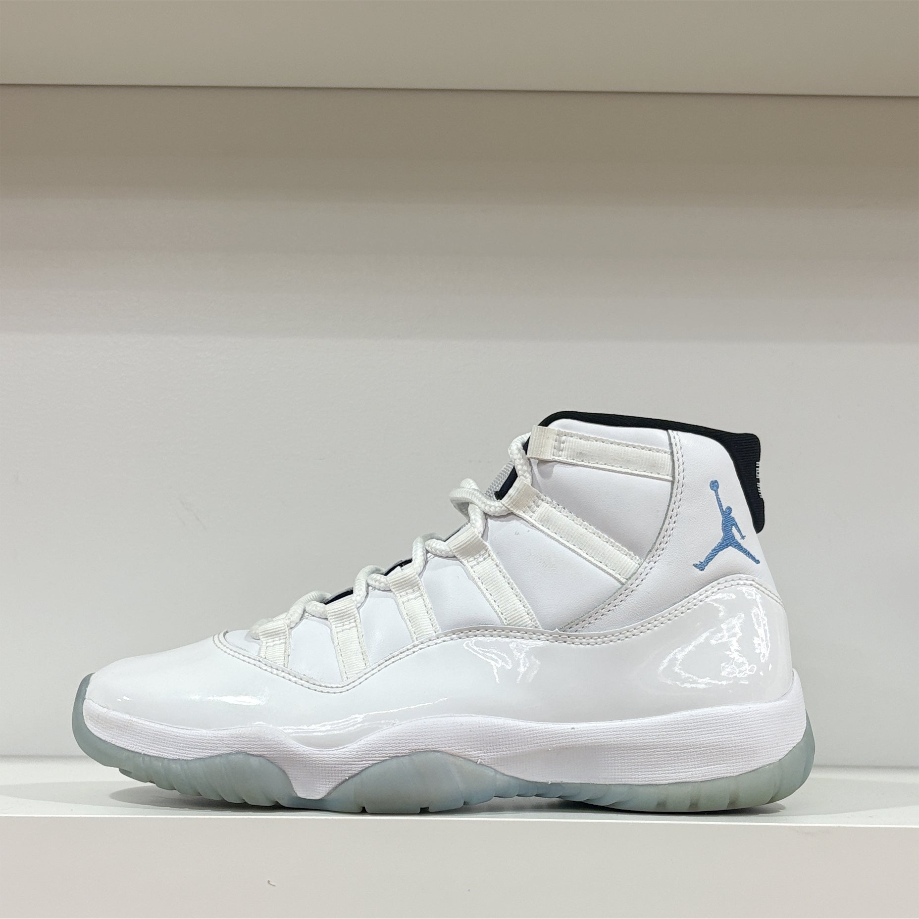 Air Jordan 11 "Legend Blue" (Pre-Owned)
