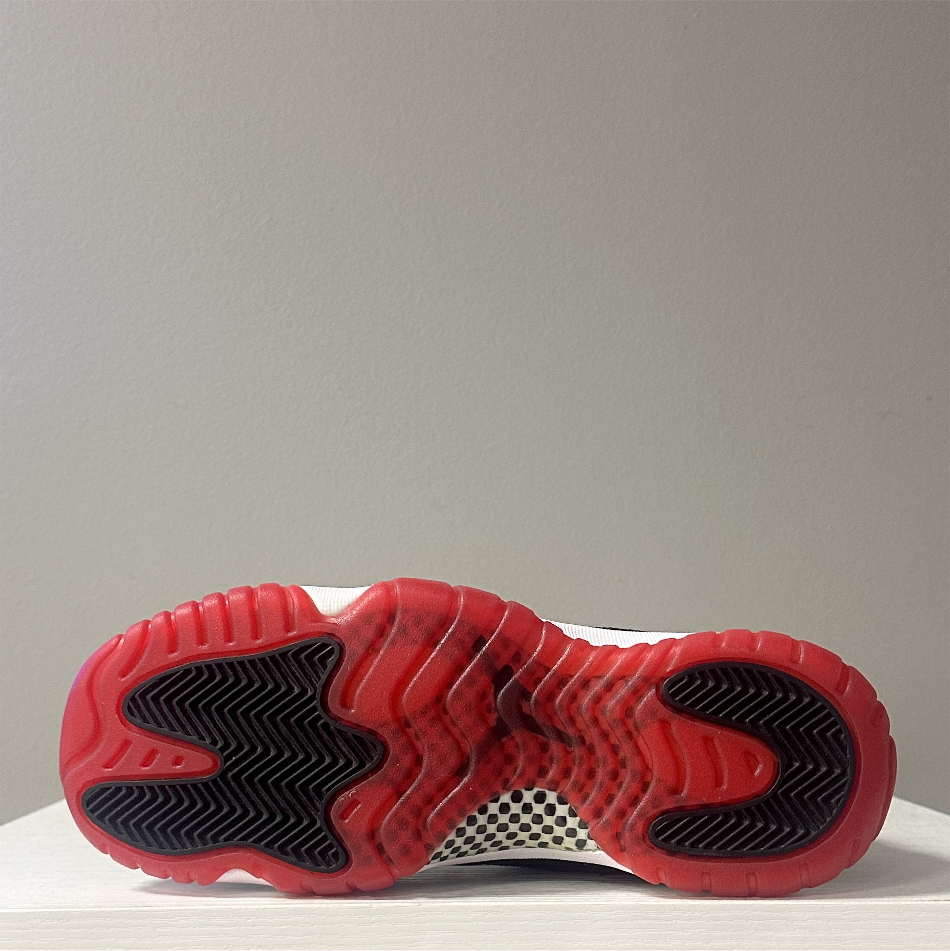 Air Jordan 11 " Bred" (Pre-Owned)