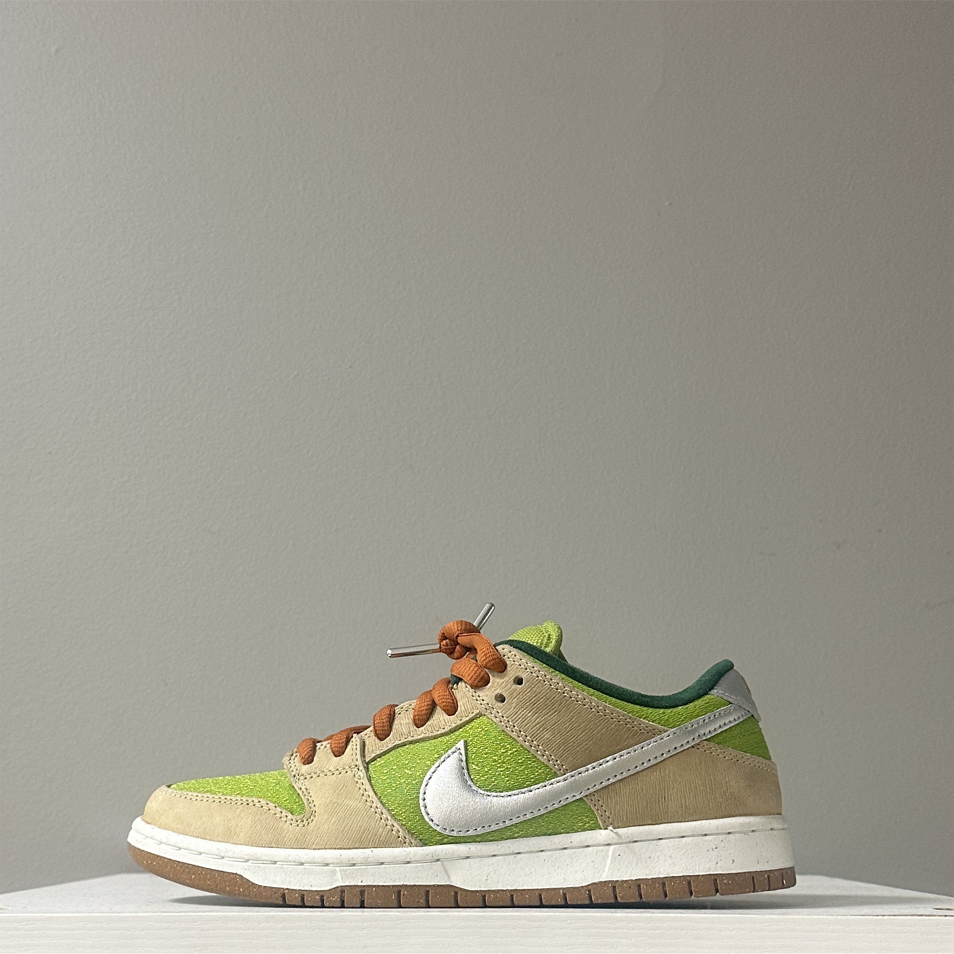 Nike SB Dunk Low "Escargot"(Pre-Owned)