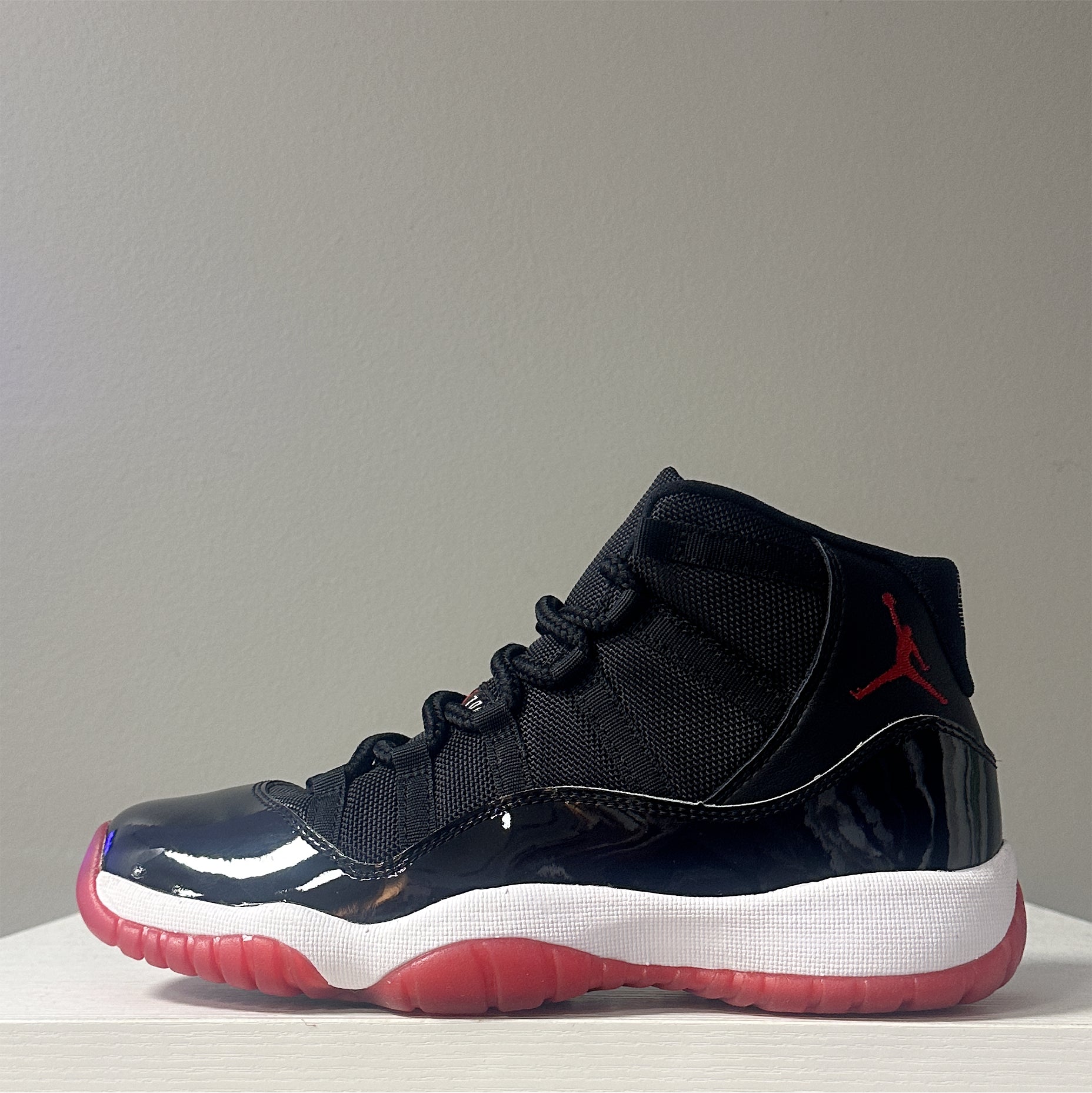 Air Jordan 11 " Bred" (Pre-Owned)