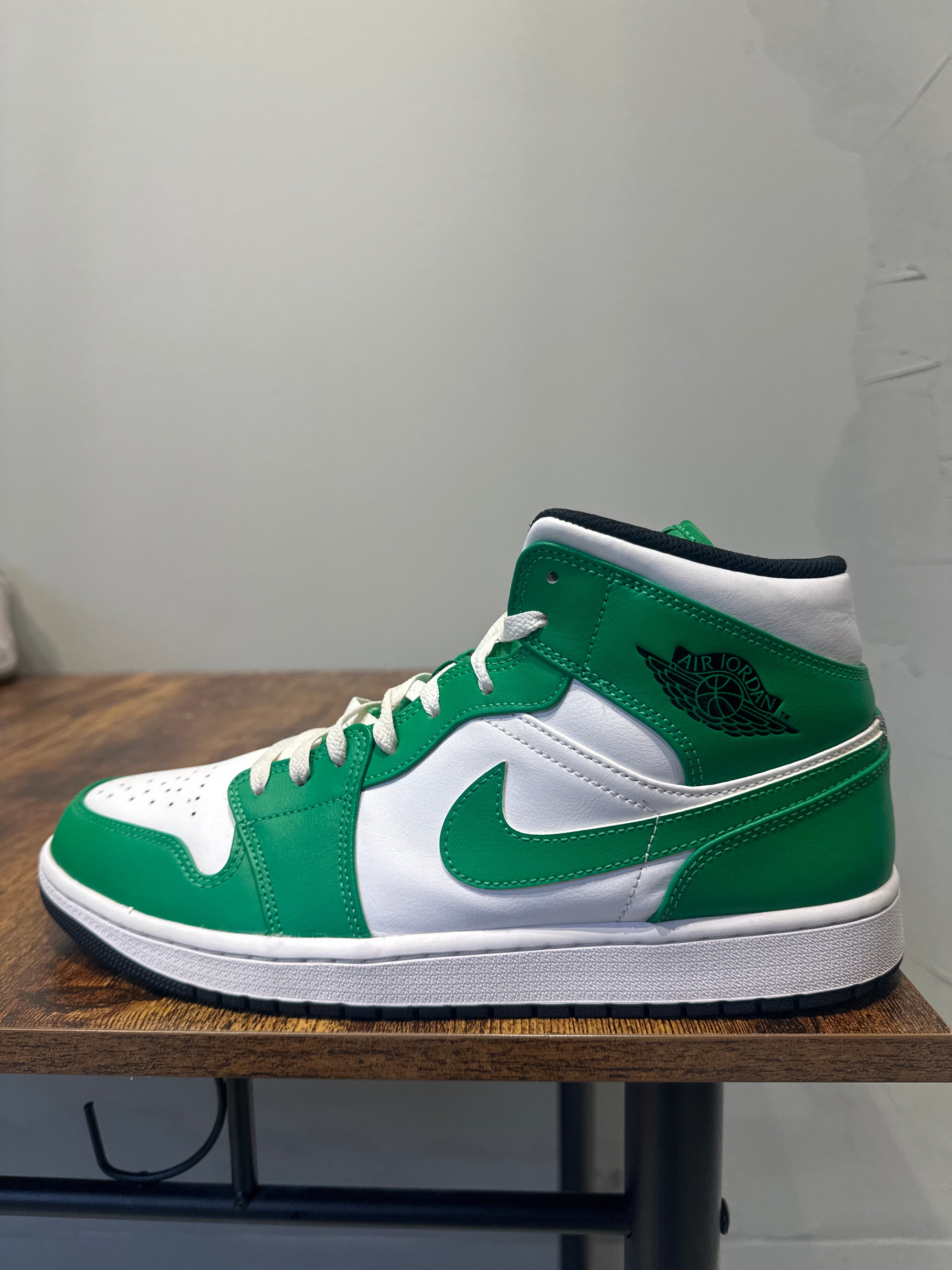 Air Jordan 1 Mid "Lucky Green" (Pre-Owned)