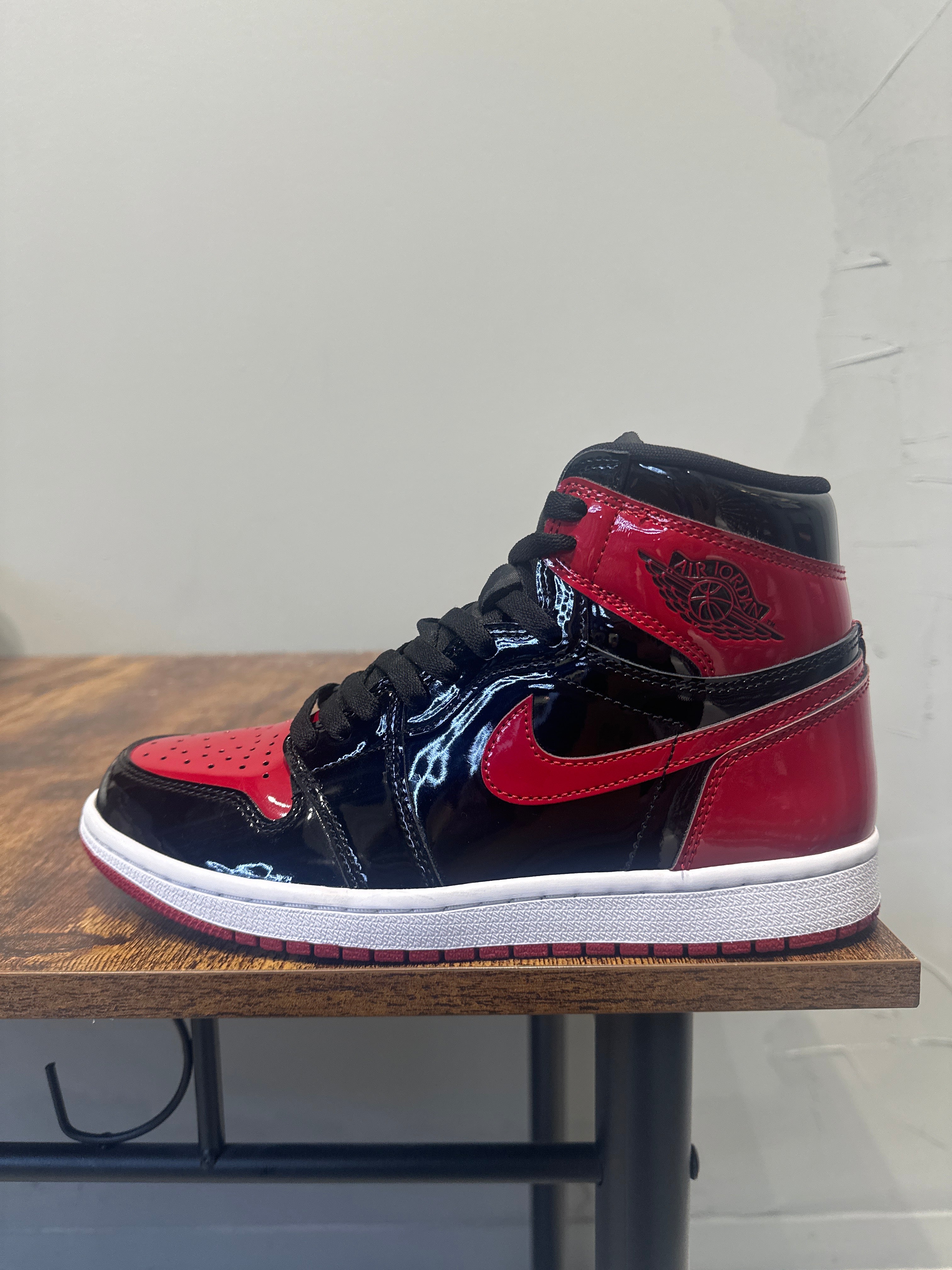 Air Jordan 1 High "Patent Bred" (Pre-Owned)