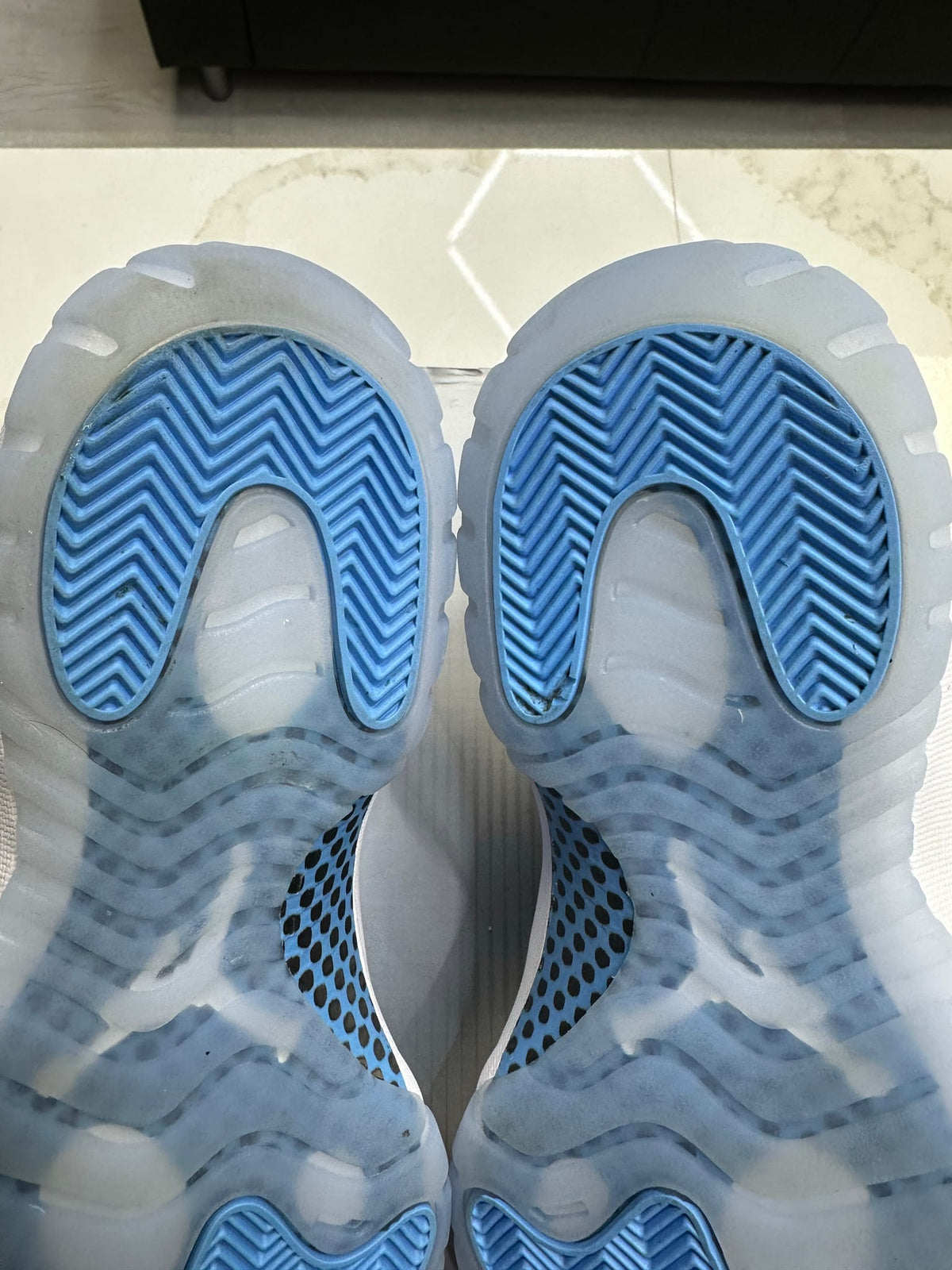 Jordan 11 Retro Low University Blue (2026)