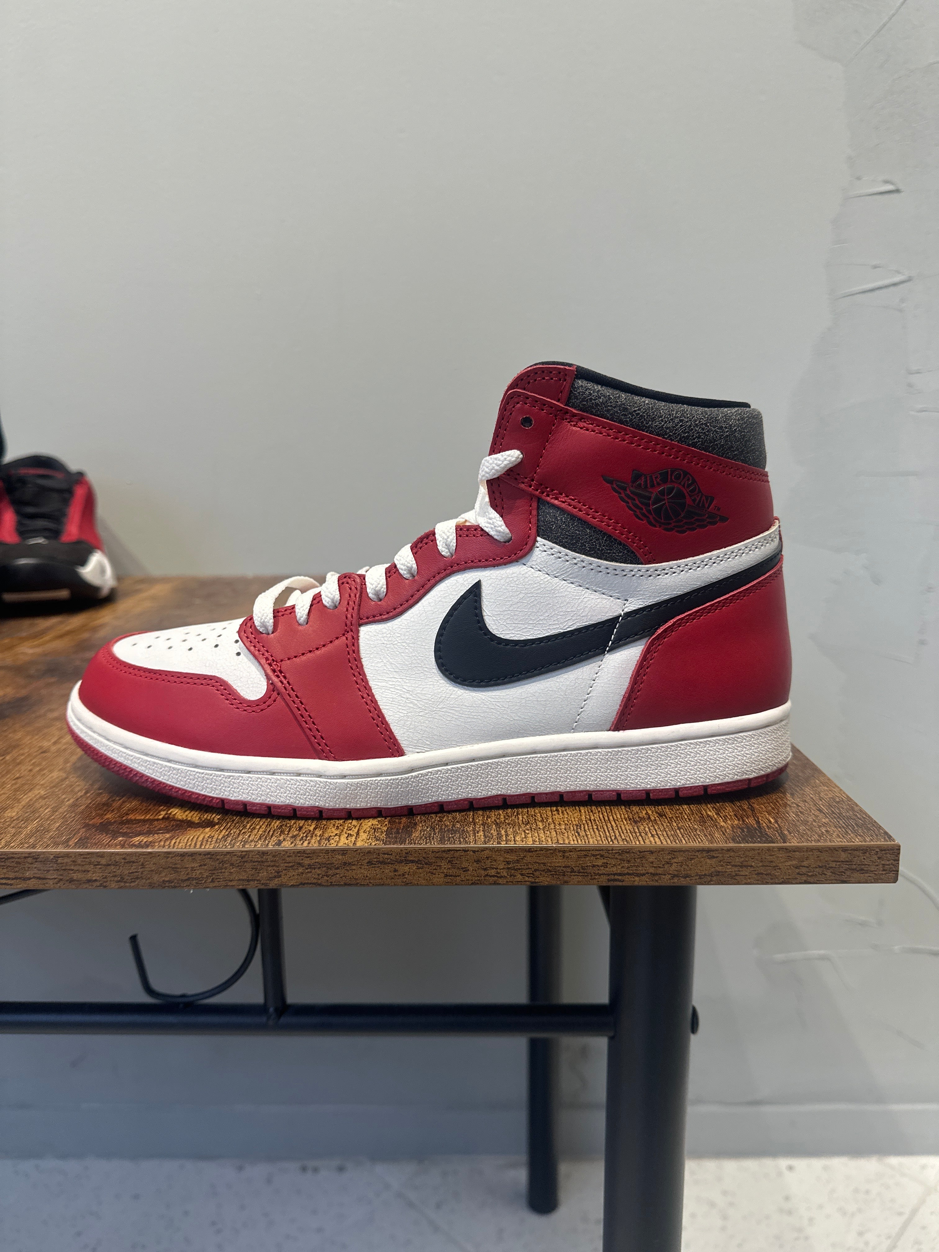 Air Jordan 1 High "Chicago Lost and Found" (Pre-Owned)