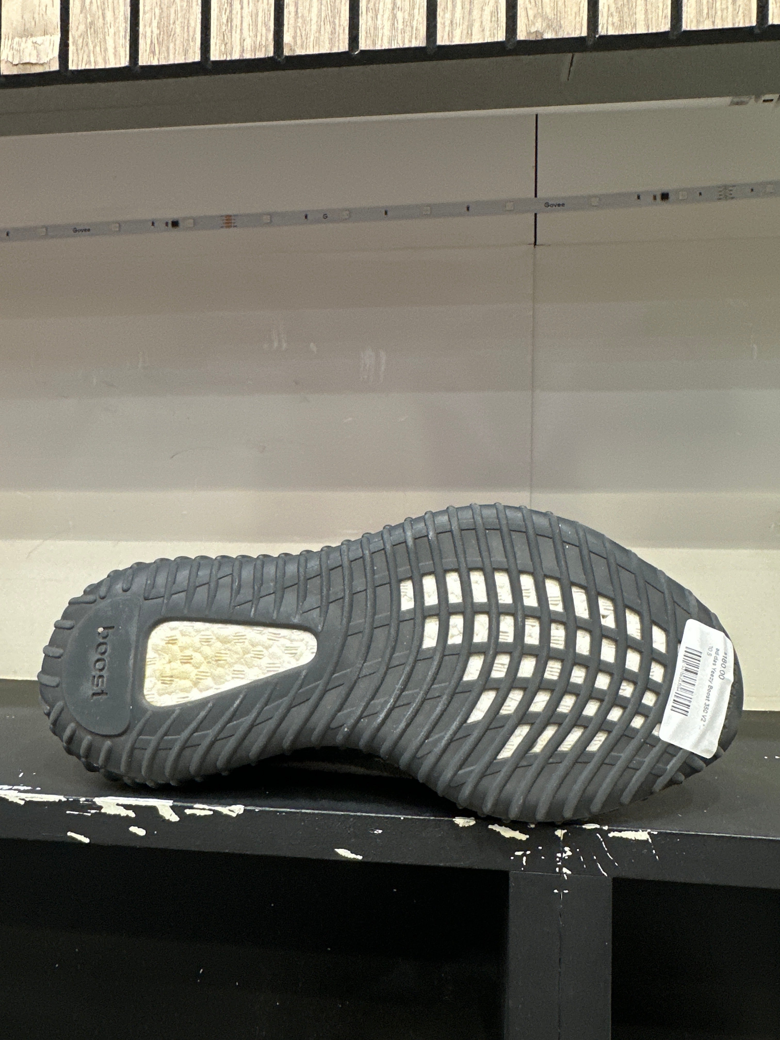 adidas Yeezy Boost 350 V2 "Carbon Beluga" (Pre-Owned)