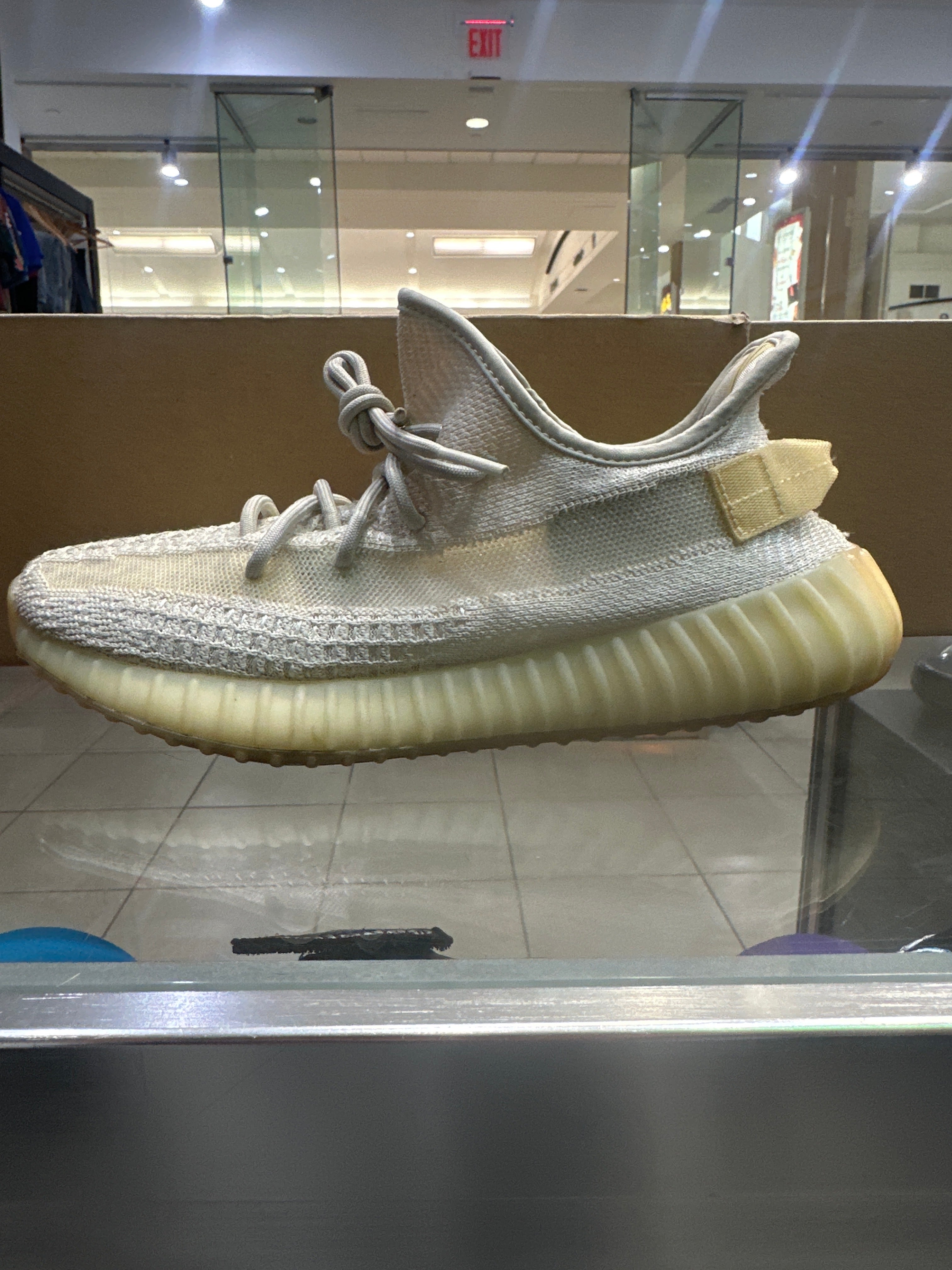 adidas Yeezy Boost 350 V2 "Light" (pre-owned)