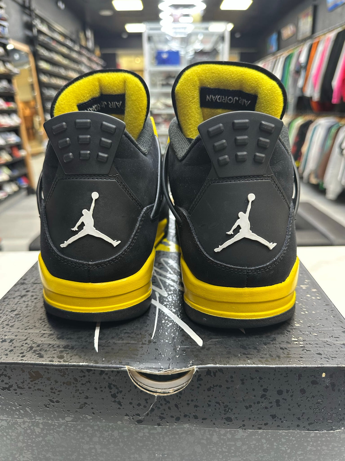 Jordan 4 Retro Thunder (2023)