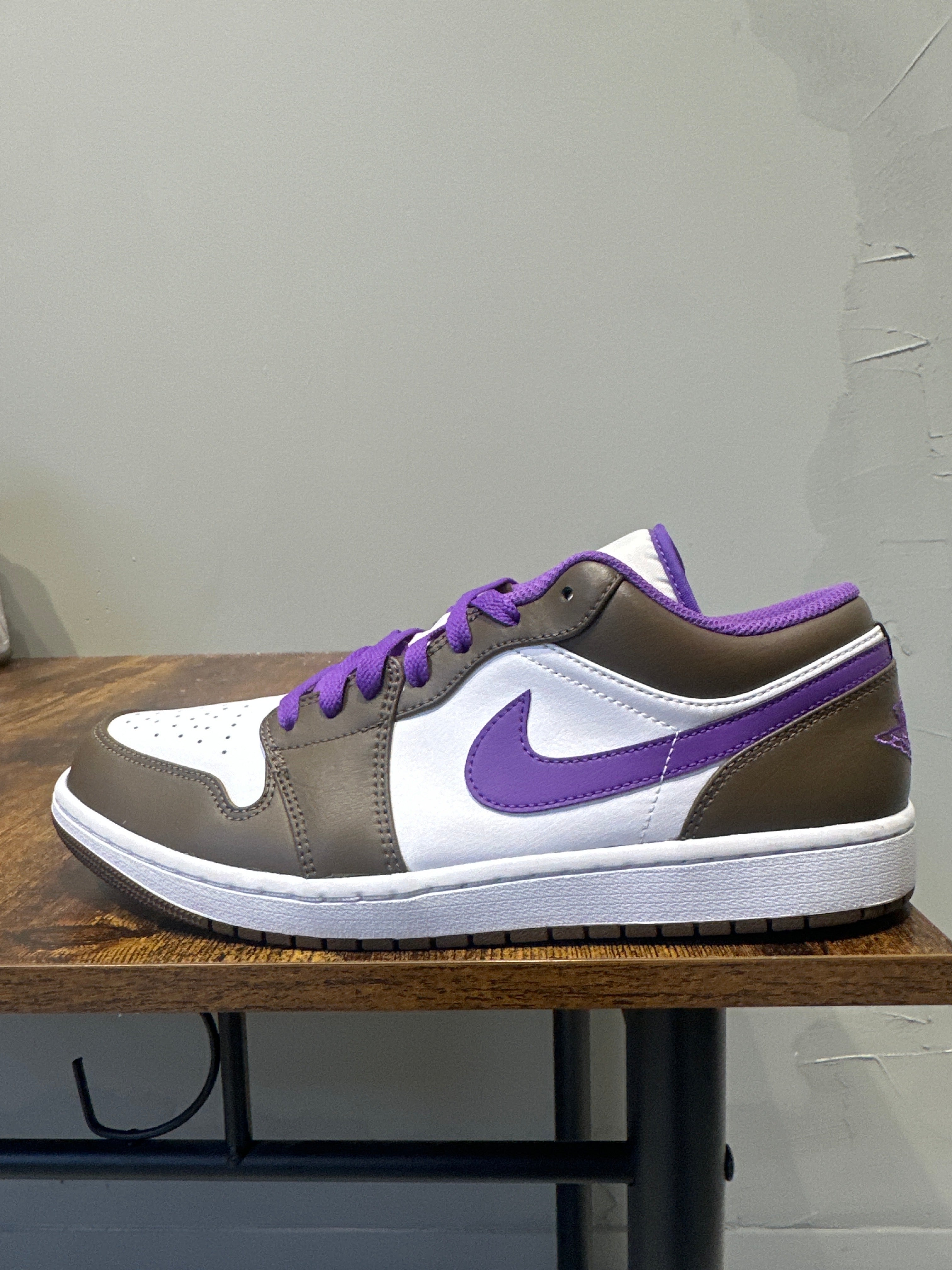 Air Jordan 1 Low "Purple Mocha" (pre-owned)