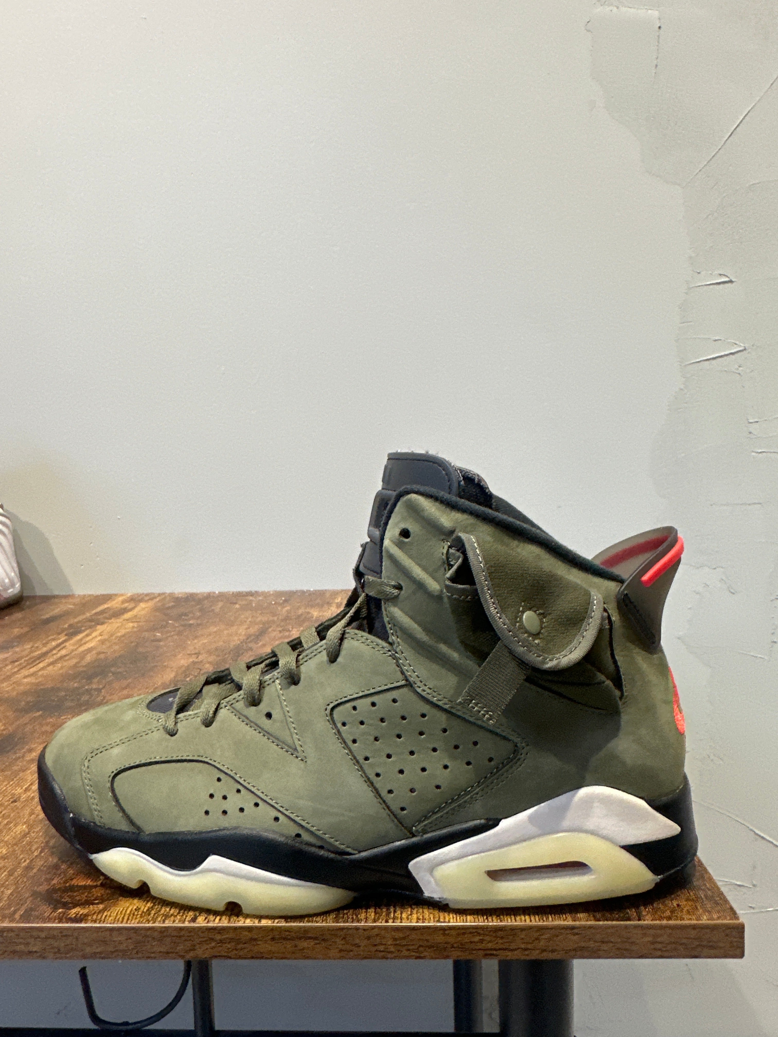 Air Jordan 6 x Travis Scott "Green" (Pre-Owned)