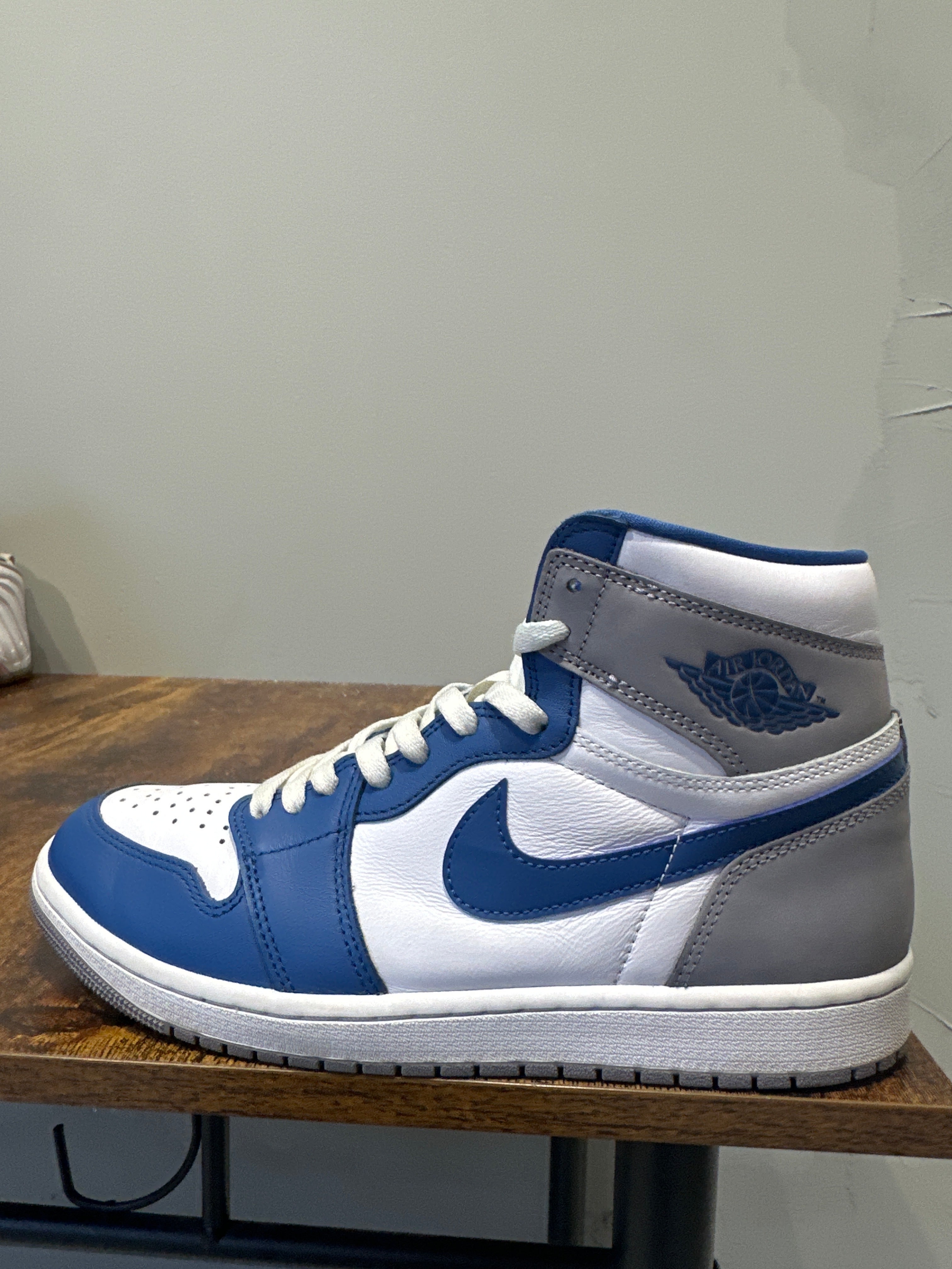 Air Jordan 1 High "True Blue" (pre-owned)