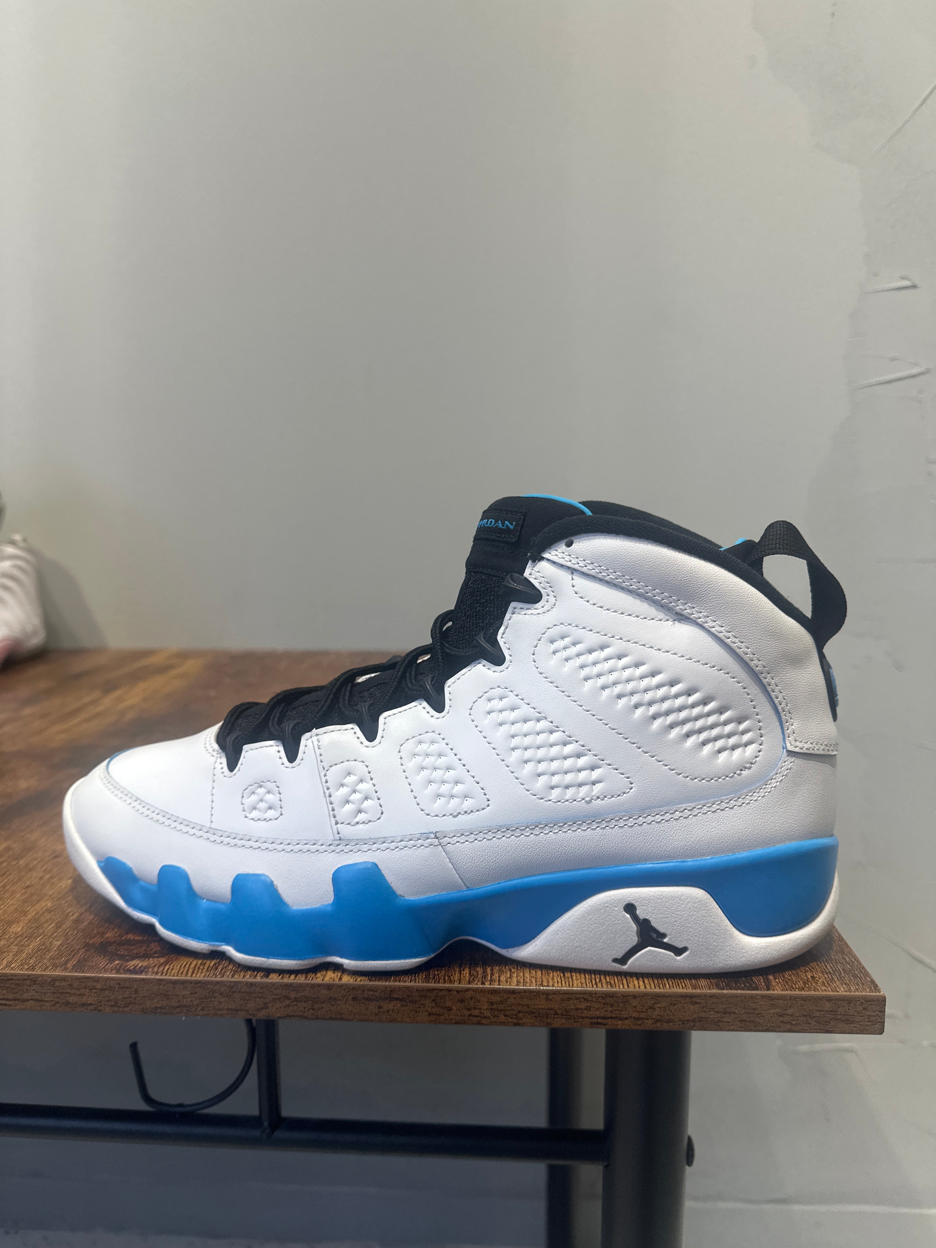 Air Jordan 9 "Powder Blue" (Pre-Owned)