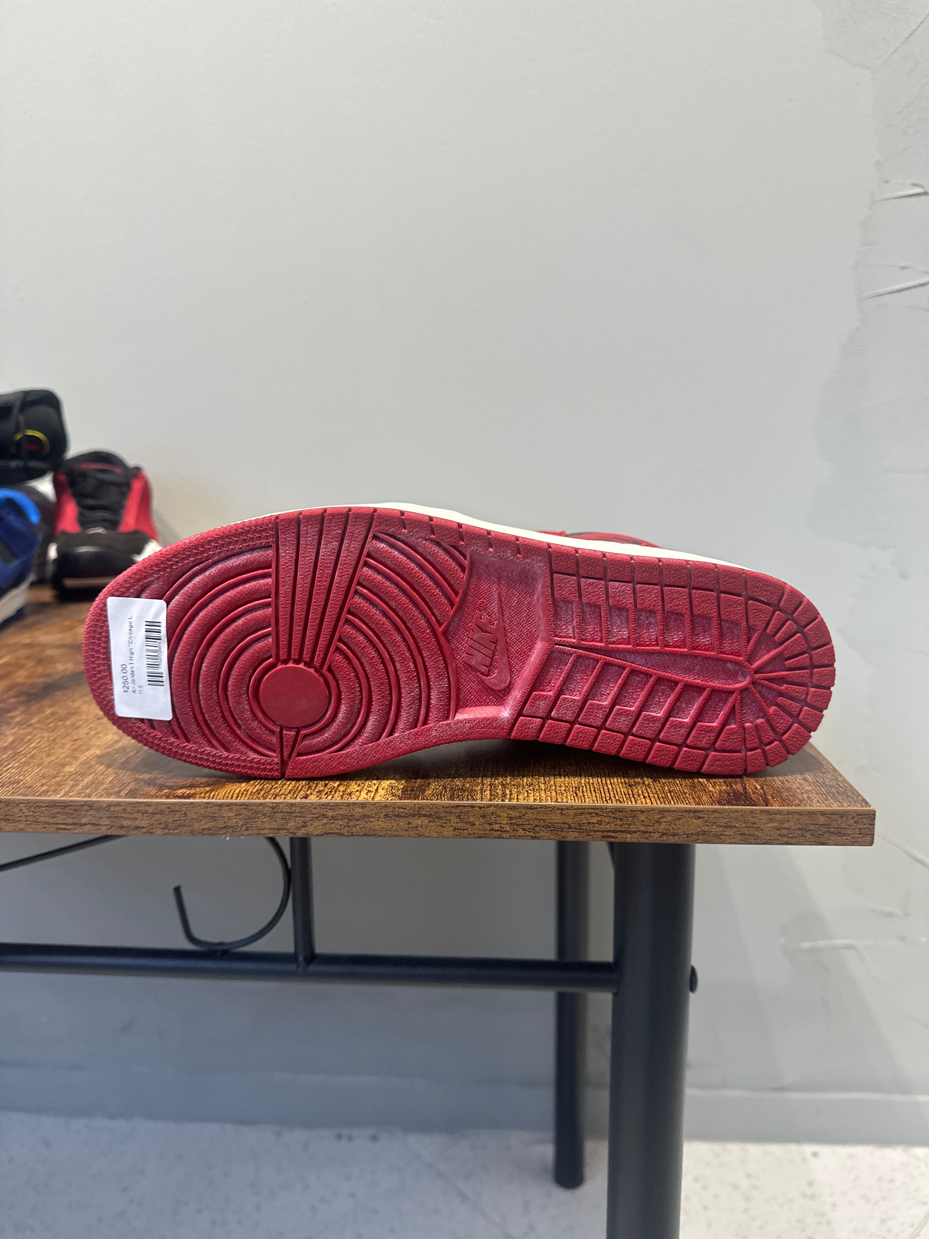Air Jordan 1 High "Chicago Lost and Found" (Pre-Owned)