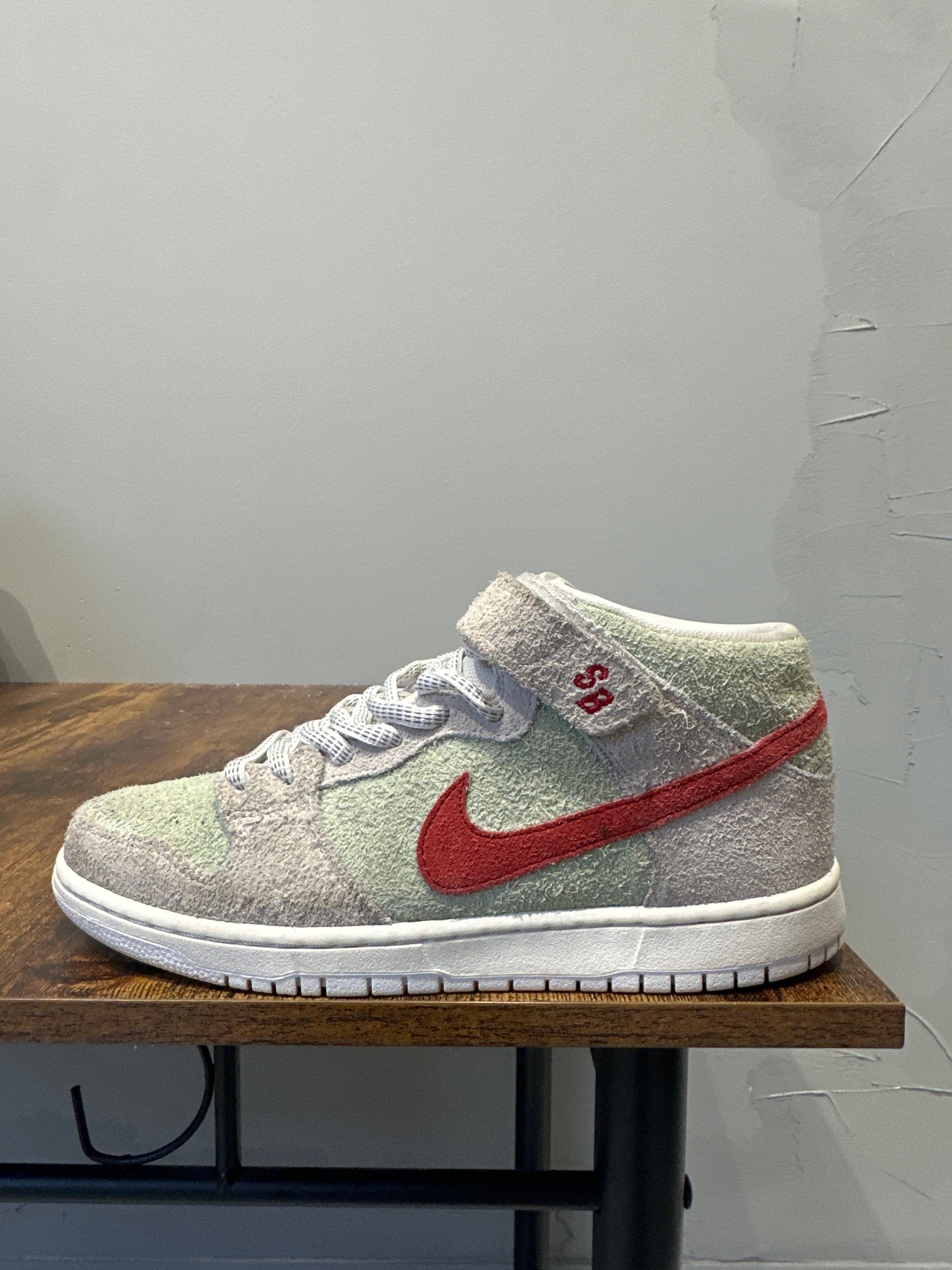 Nike Dunk Mid SB "White Widow" (Pre-Owned)