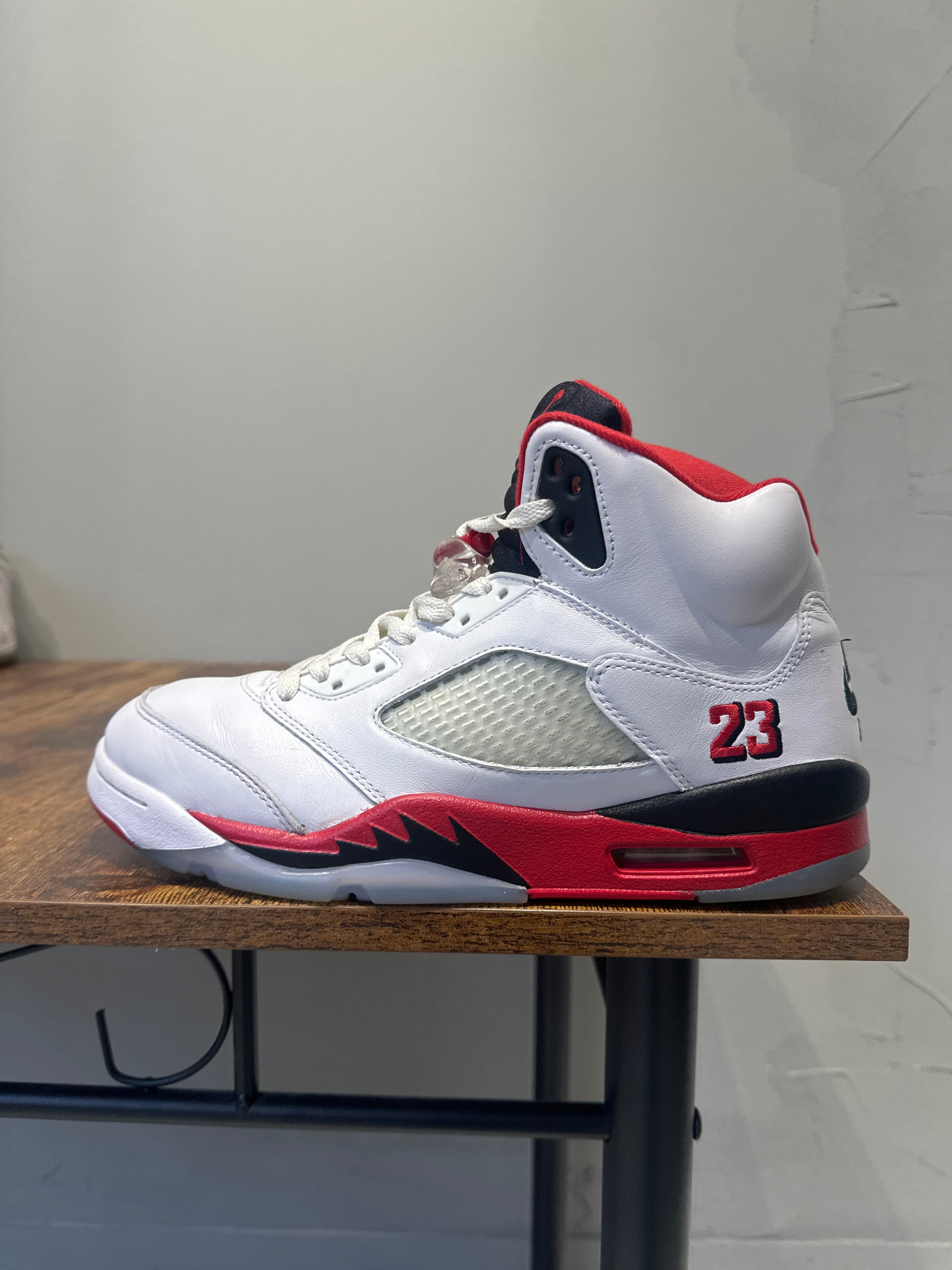 Air Jordan 5 "Fire Red Black Tongue" (2025) (Pre-Owned)