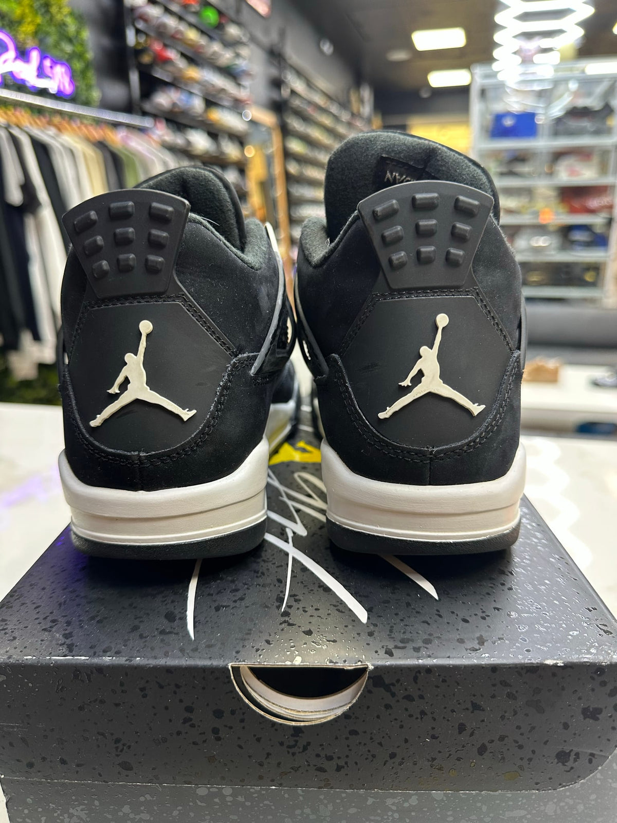 Jordan 4 Retro White Thunder
