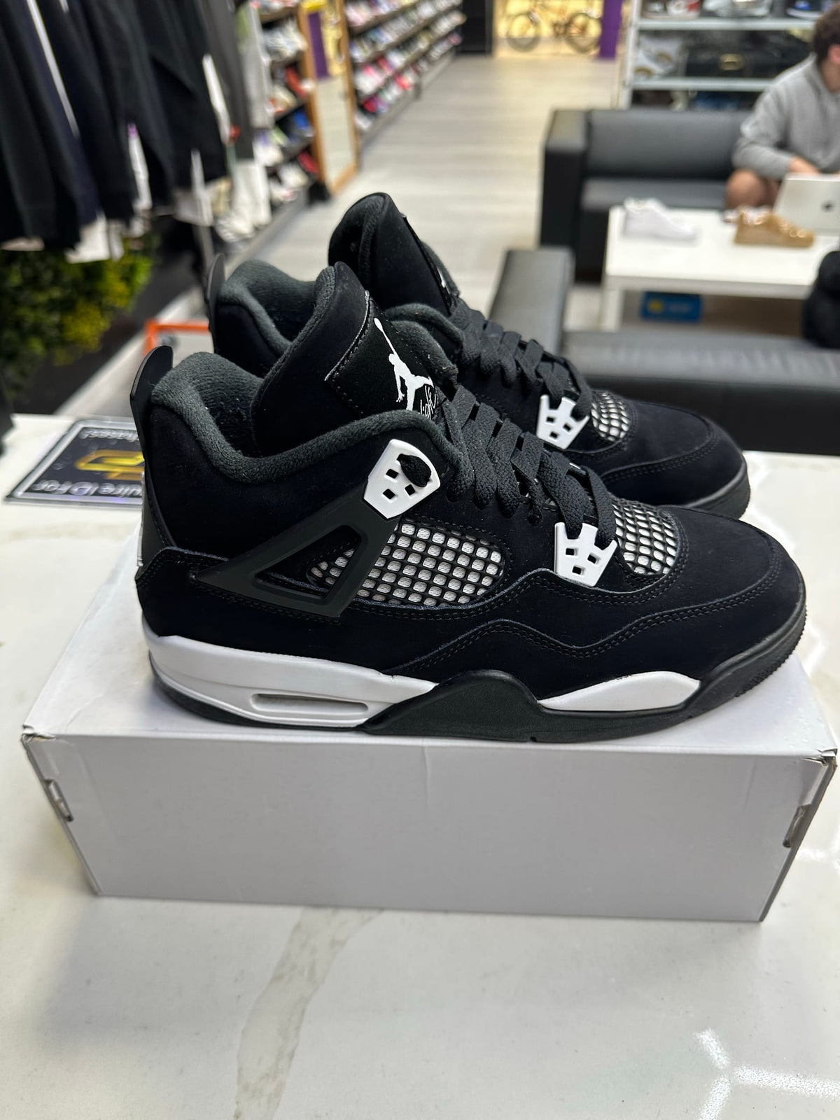 Jordan 4 Retro White Thunder (GS)