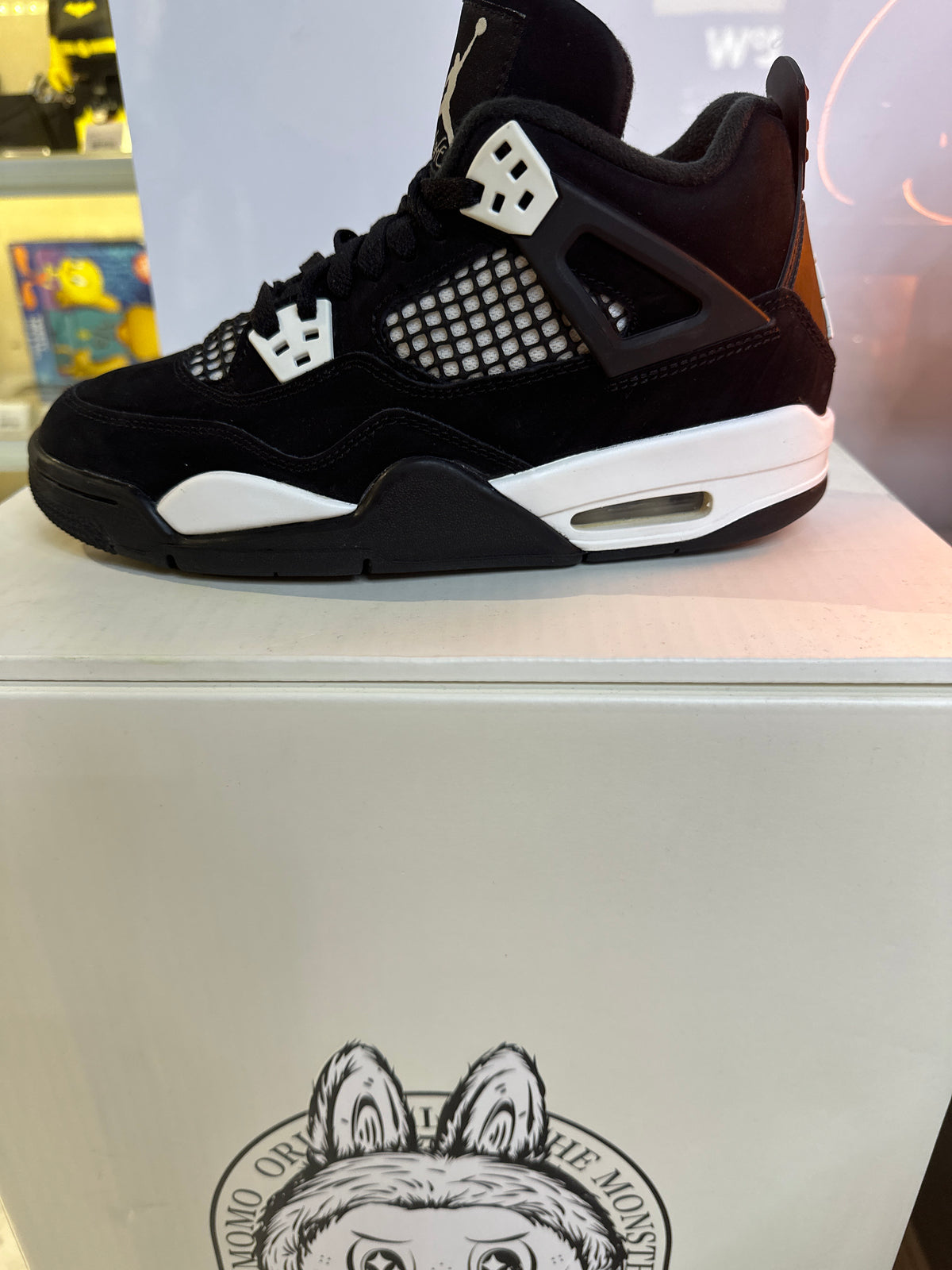 Air Jordan 4 "White Thunder" (pre-owned)