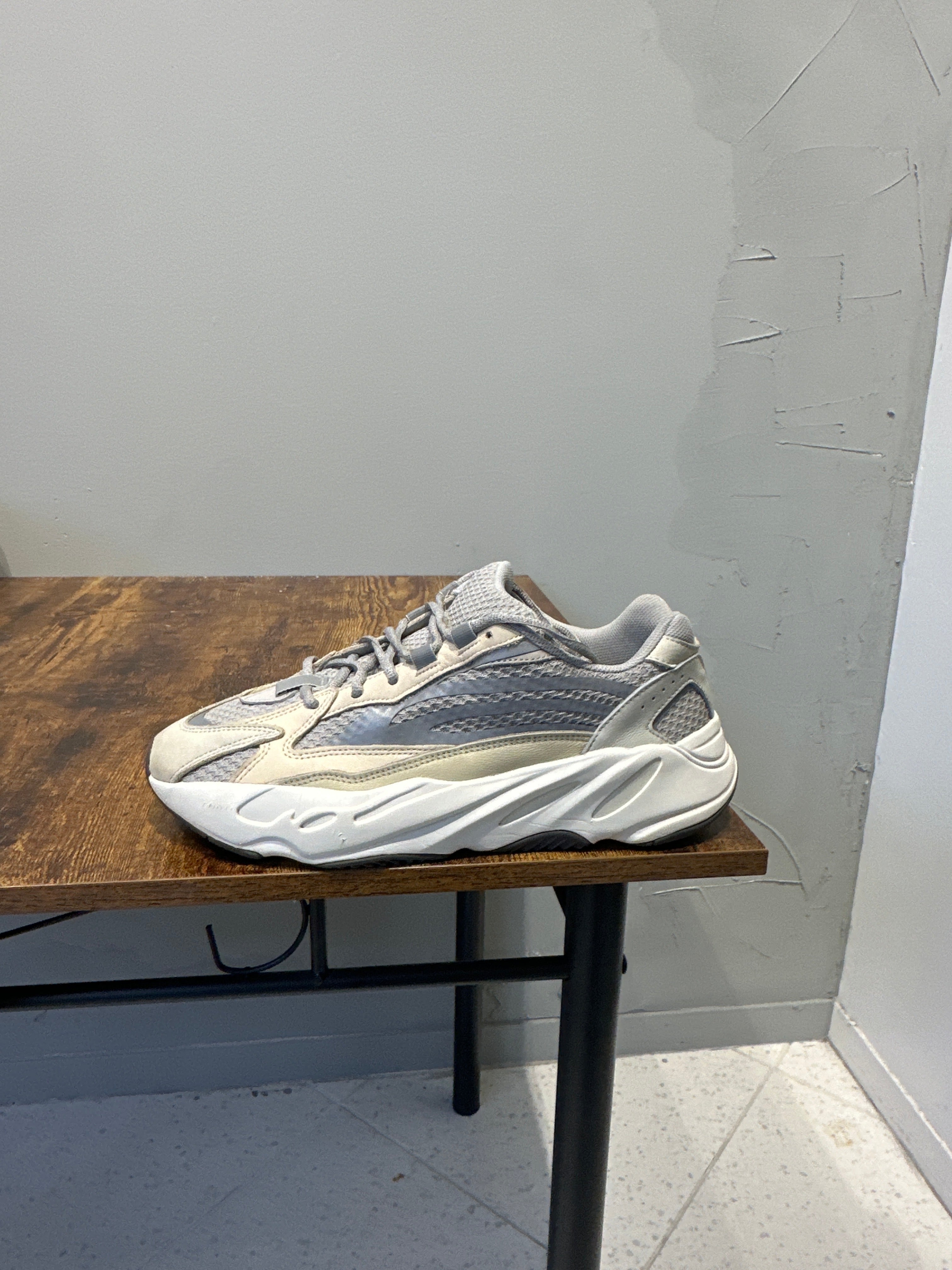 Adidas Yeezy Boost 700v2 "Cream" (Pre-Owned)
